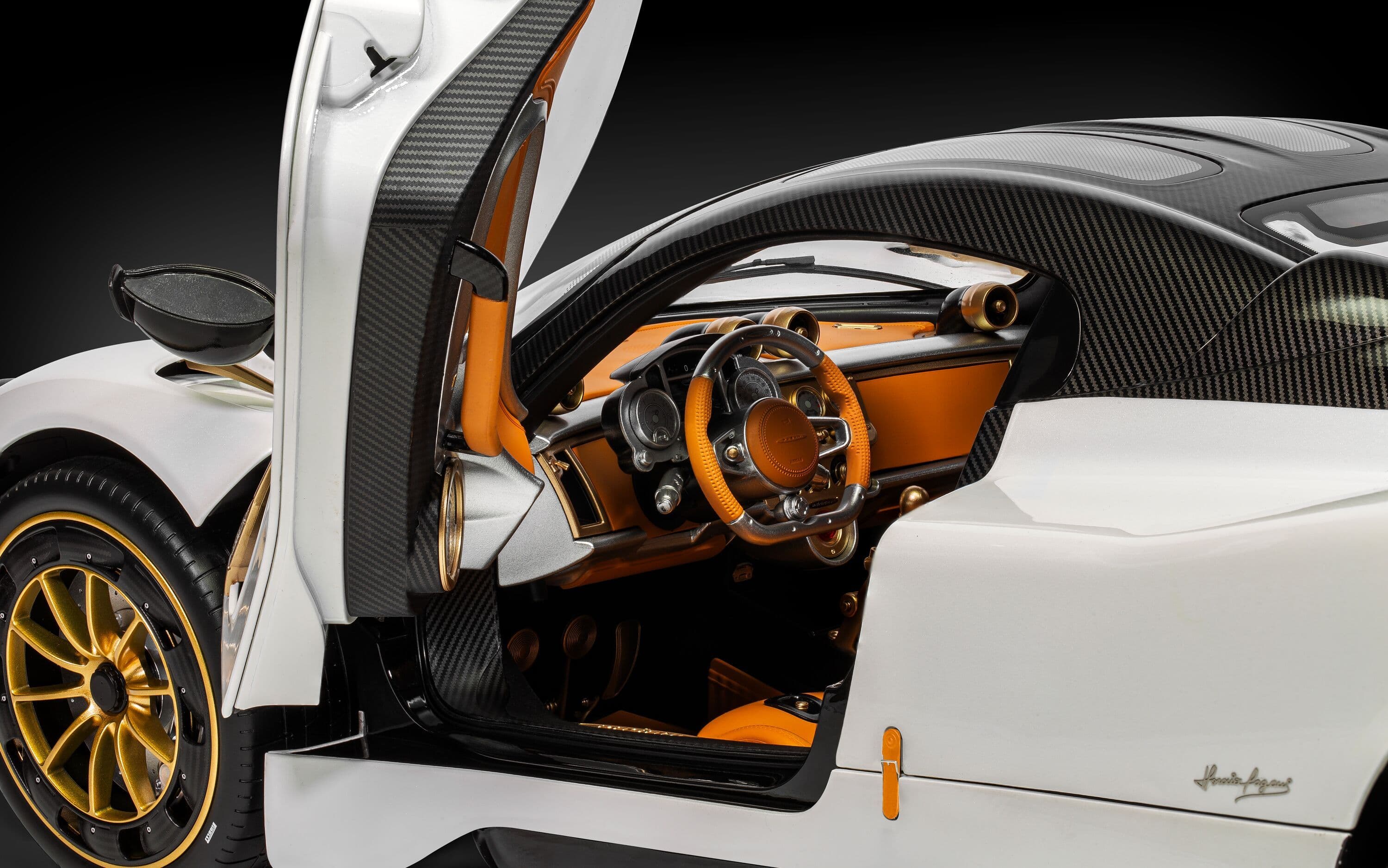 Pagani Utopia Coupé - Bianco Perla - 1:8 Scale Kit