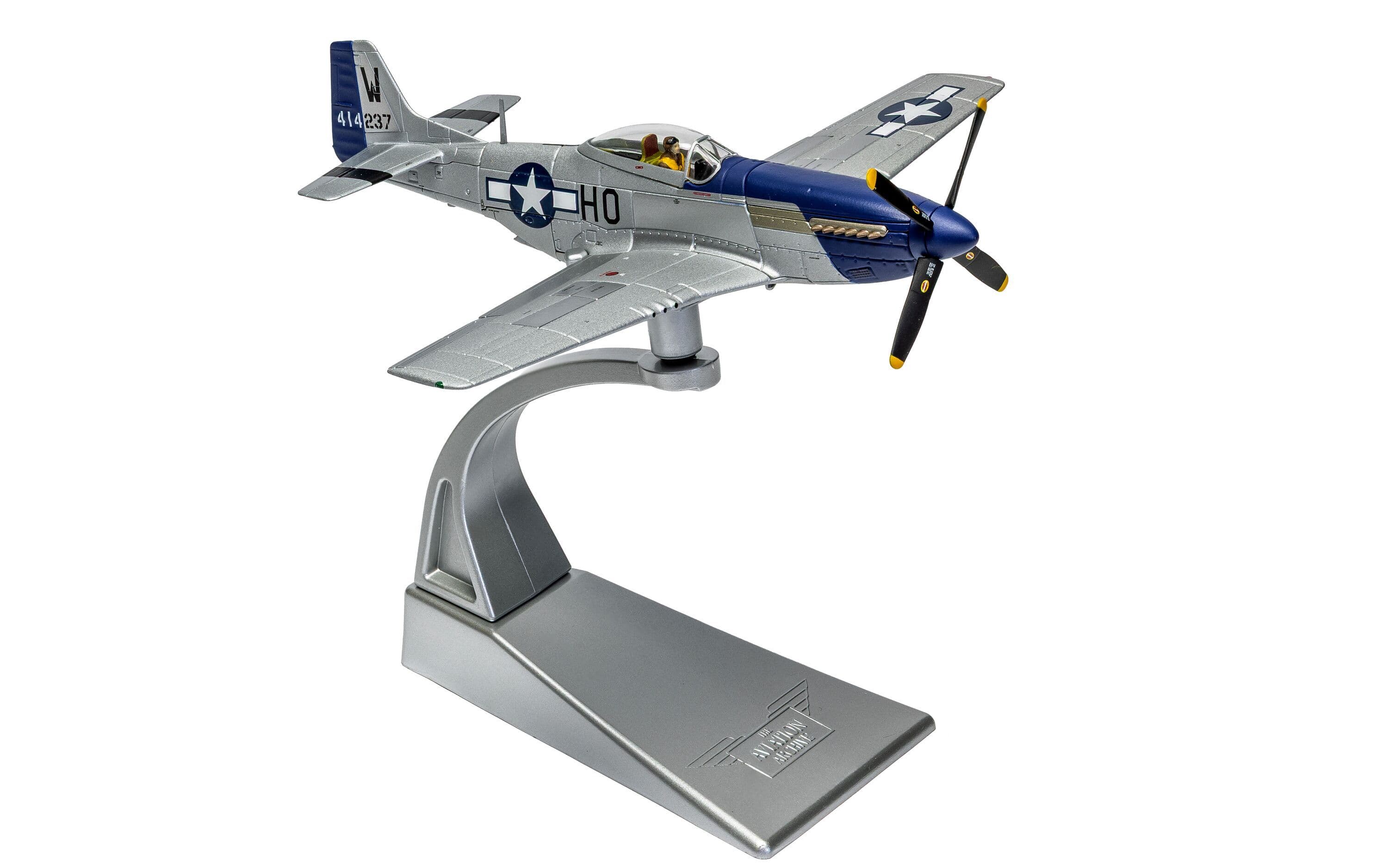 North American P-51D Mustang ‚'Moonbeam McSWINE' - Capt. William T. 'Bill' Whisner Jr
