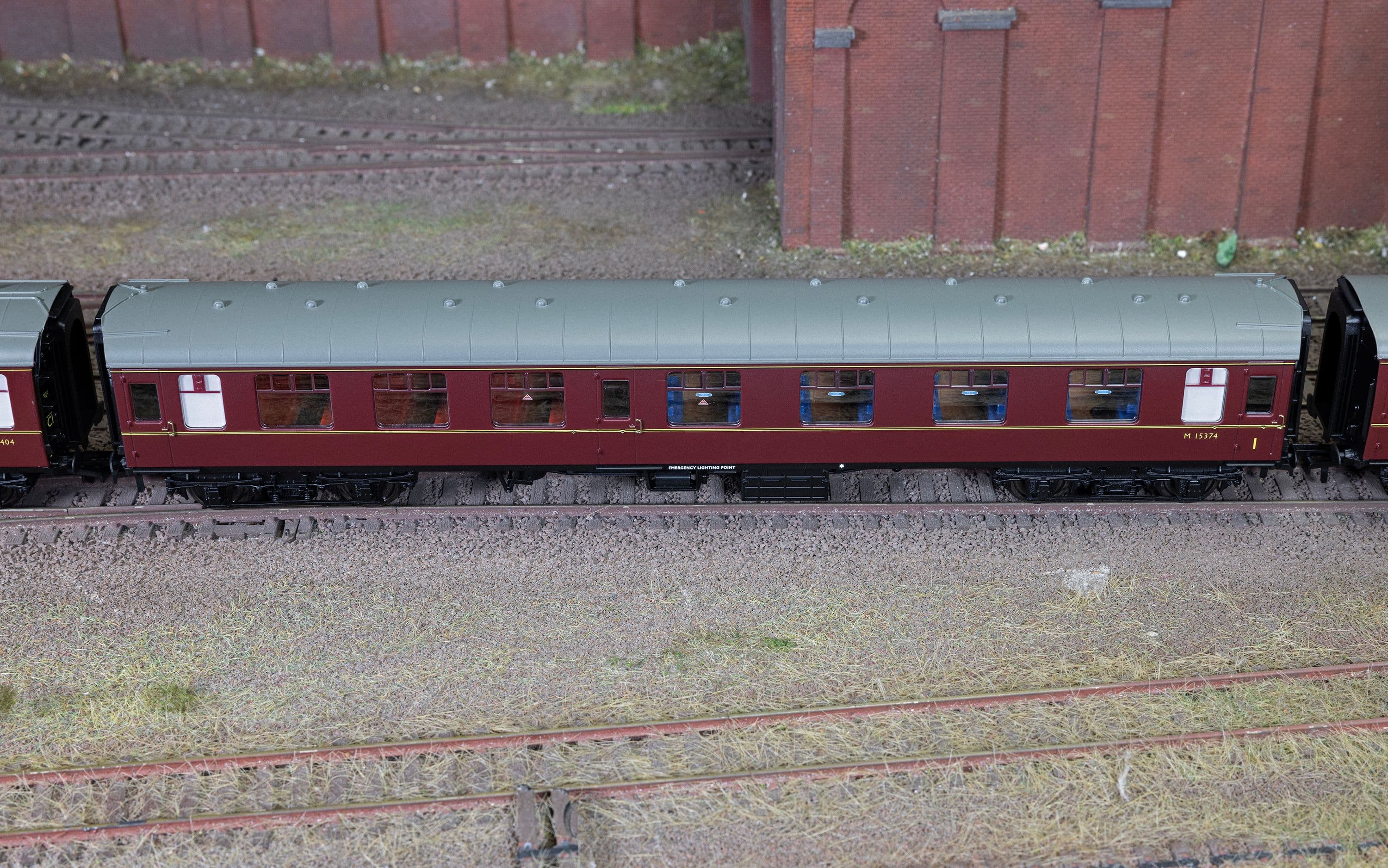 BR - MK1 Corridor - M24404 - Second Class Coach