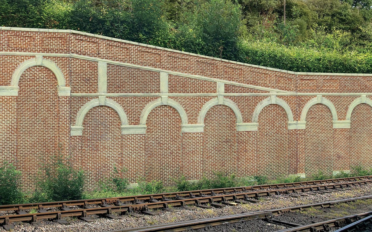 High Stepped Arched Retaining Walls x 2 (Red Brick)
