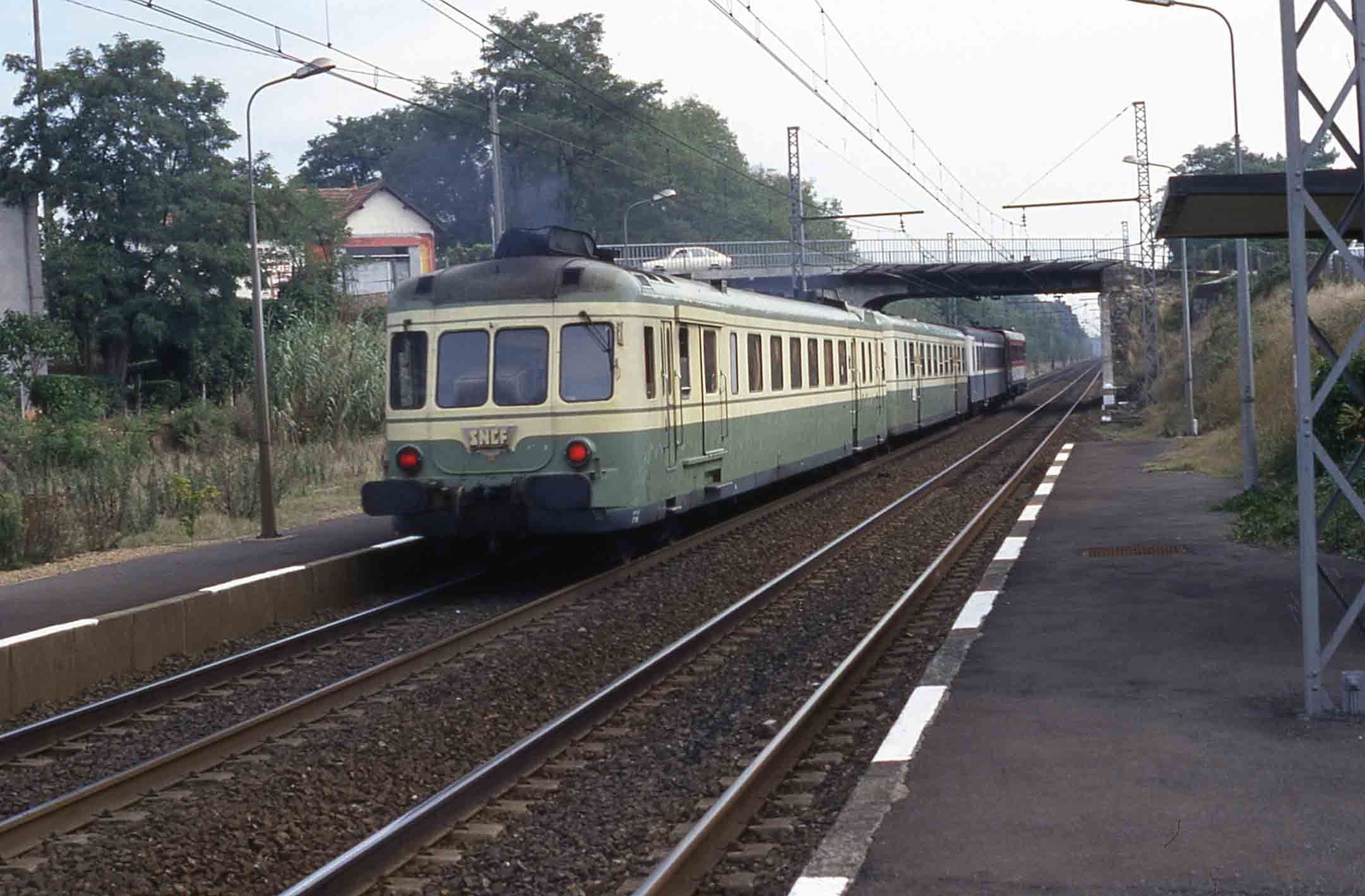 JOUEF HJ 2387S Autorail RGP X2700 DCC digital son (sound) EUR 299,00 - FR