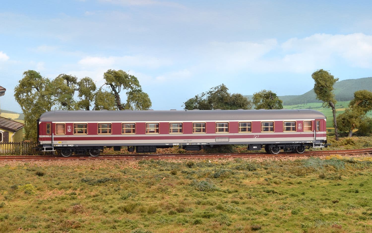 FS, carrozza UIC-X 1968 1ª classe, livrea sperimentale rosso/grigio – Rivarossi Club 2026