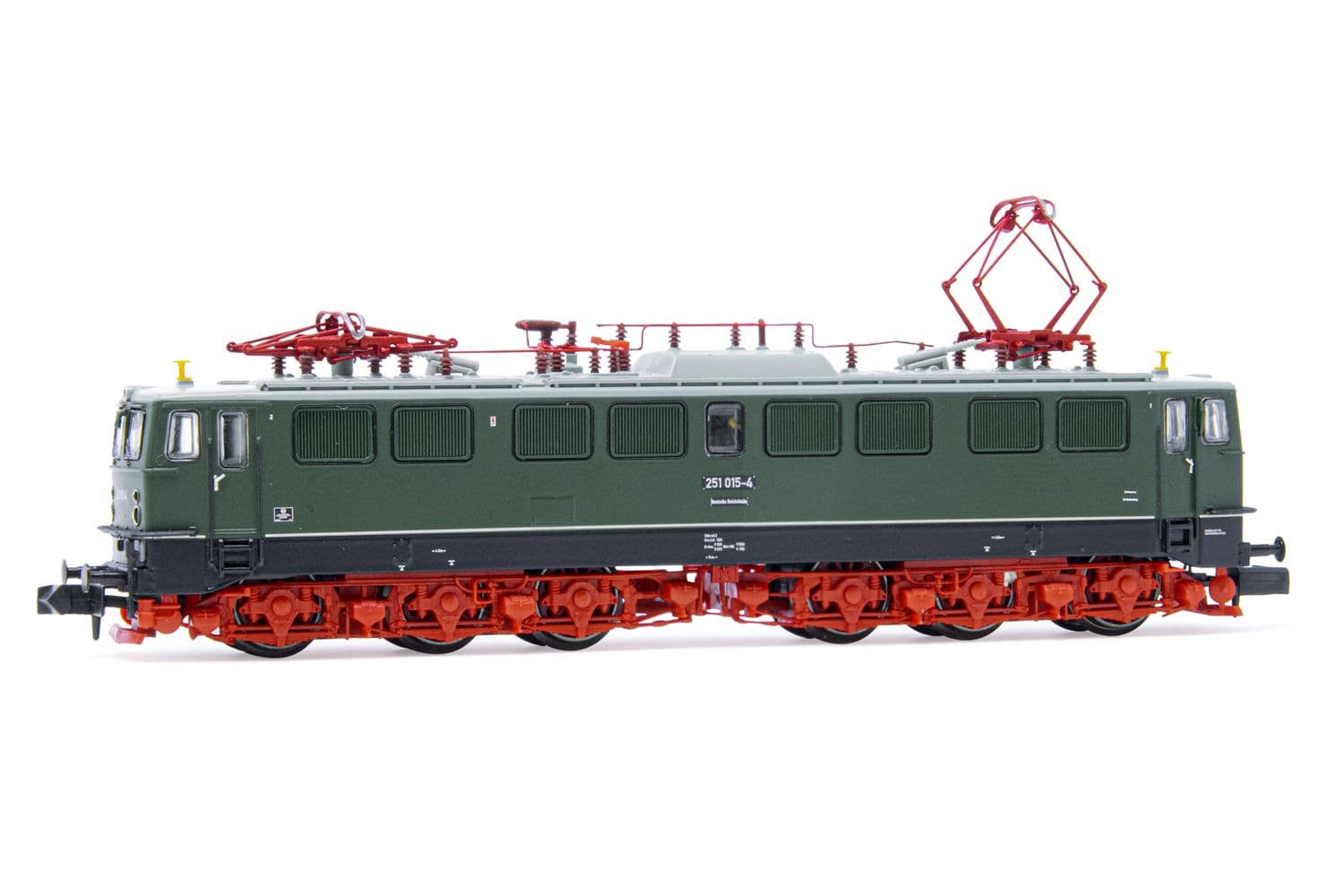 DR, electric locomotive class 251, green livery with red chassis, period IV