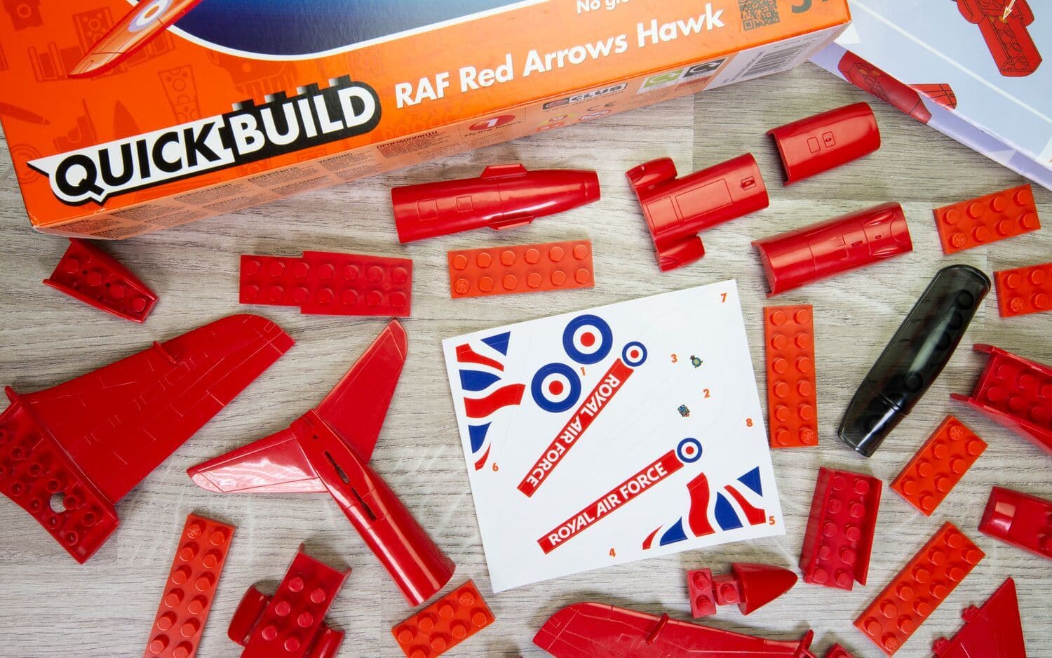 QUICKBUILD Red Arrows Hawk