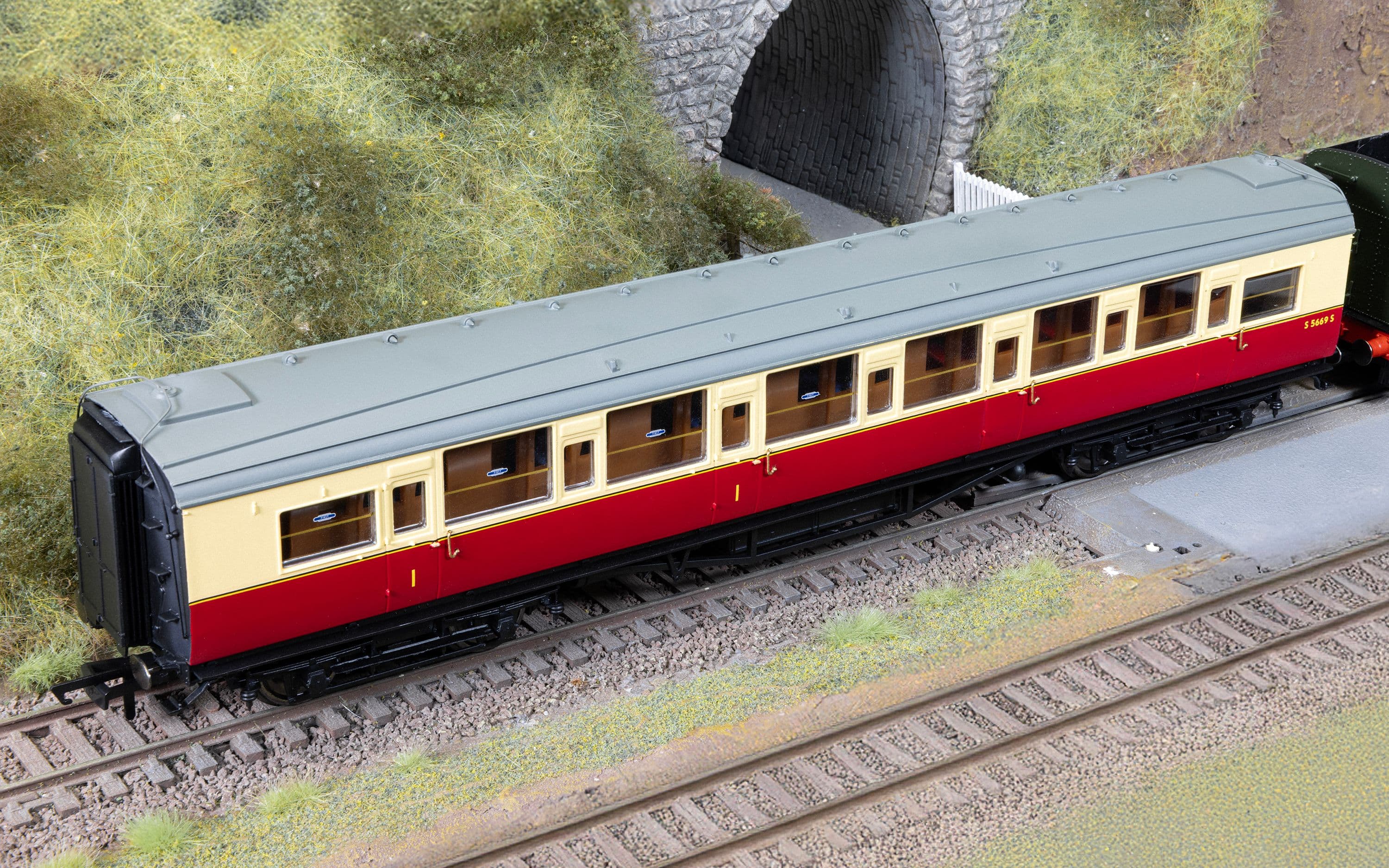 BR - Maunsell -S5669S Set 226 - Composite Coach