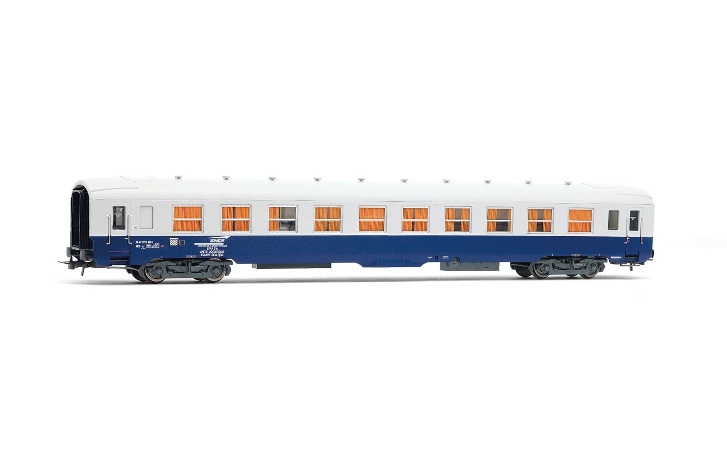 SNCF, DEV AO service coach, blue/white livery