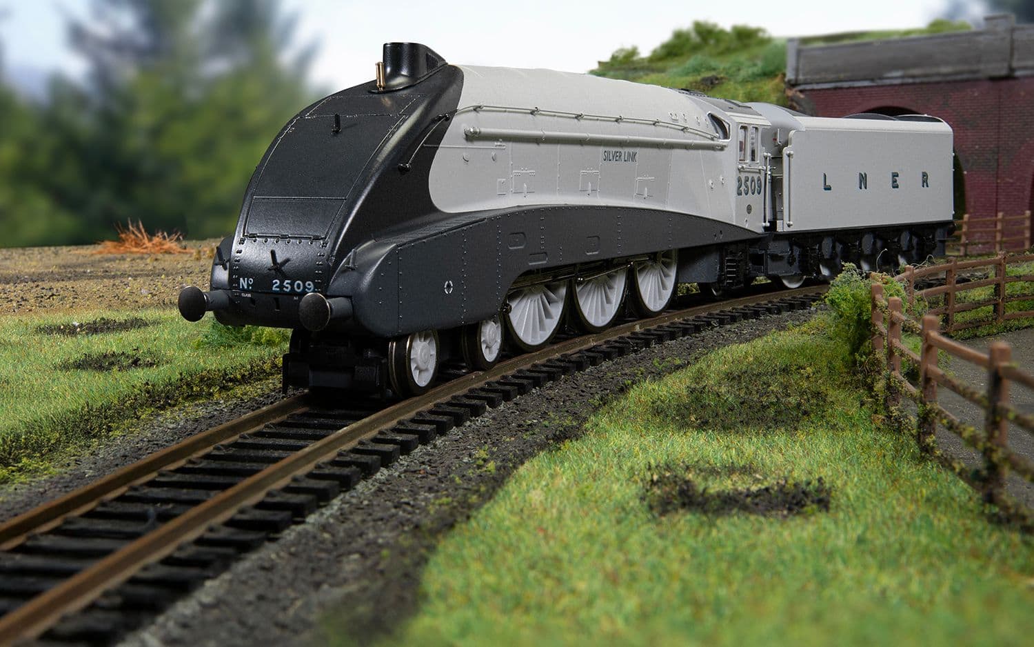 Hornby Dublo: LNER - Class A4 - 2509 'Silver Link' (Silver Jubilee Collection)