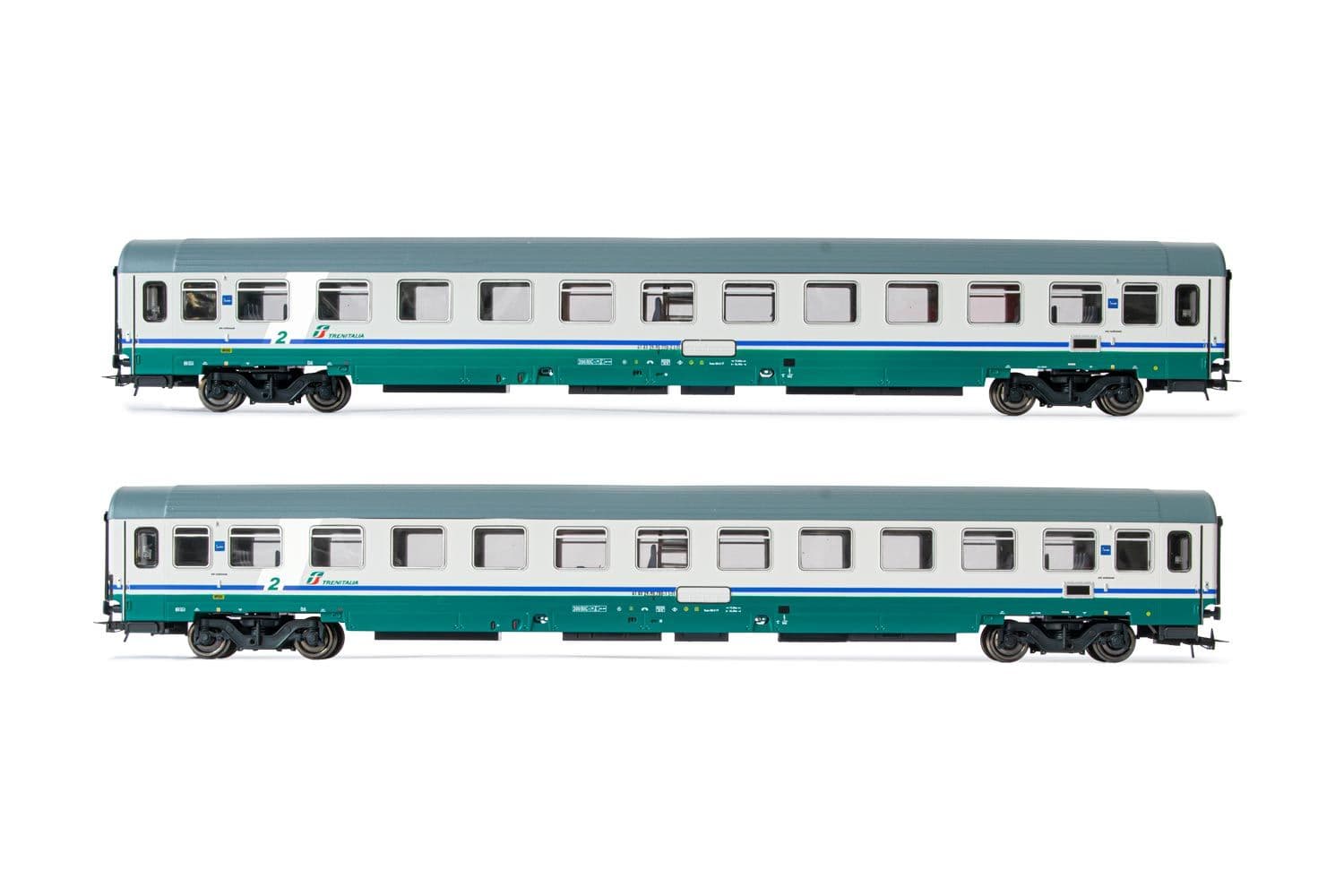 FS, 2-unit pack passenger coaches type UIC-Z renovated (progetto 901/300) in "XMPR"-livery, contains two 2nd class coaches, period VI