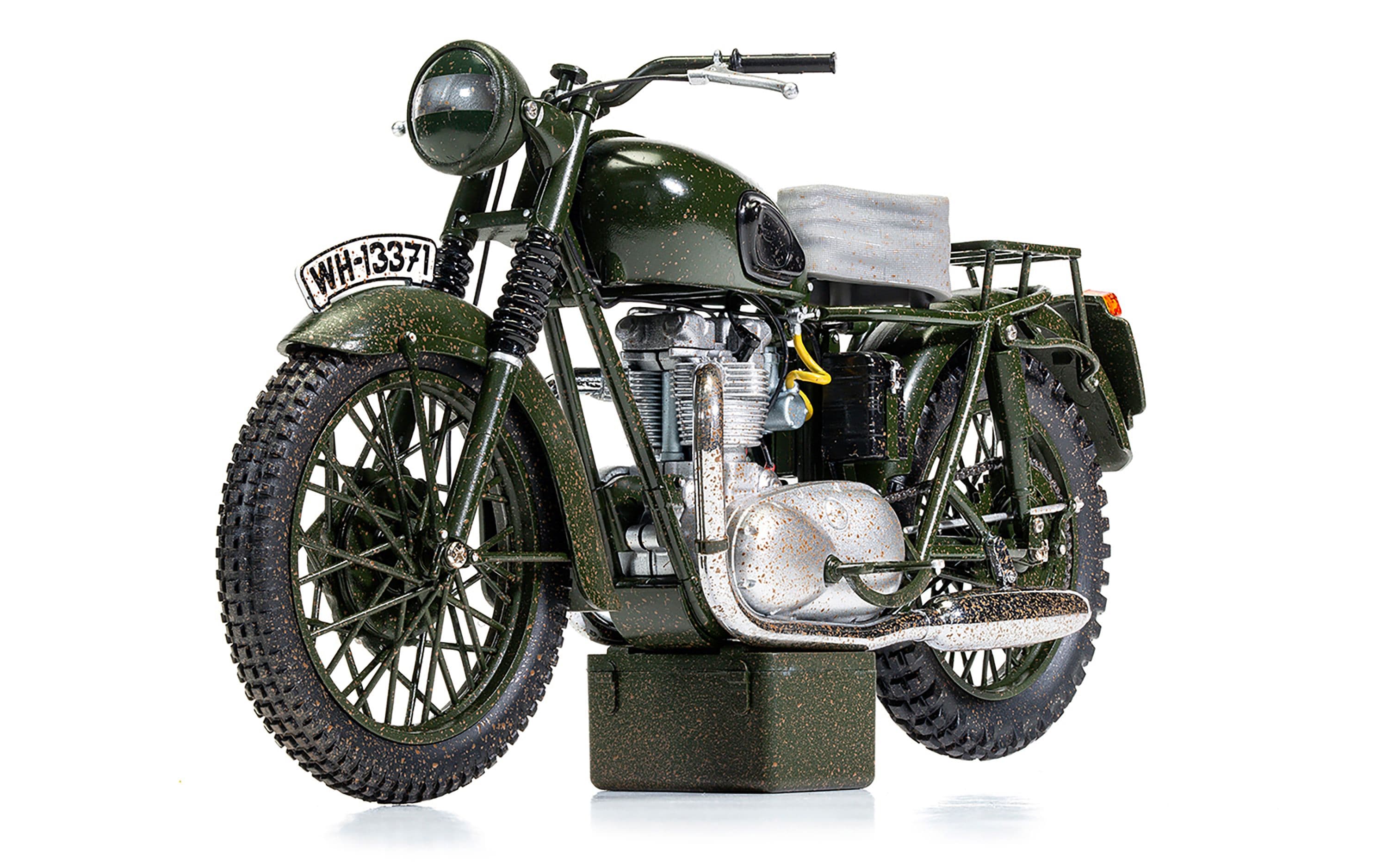 The Great Escape Triumph TR6 Trophy Motorcycle (Weathered) - 1:12 Scale