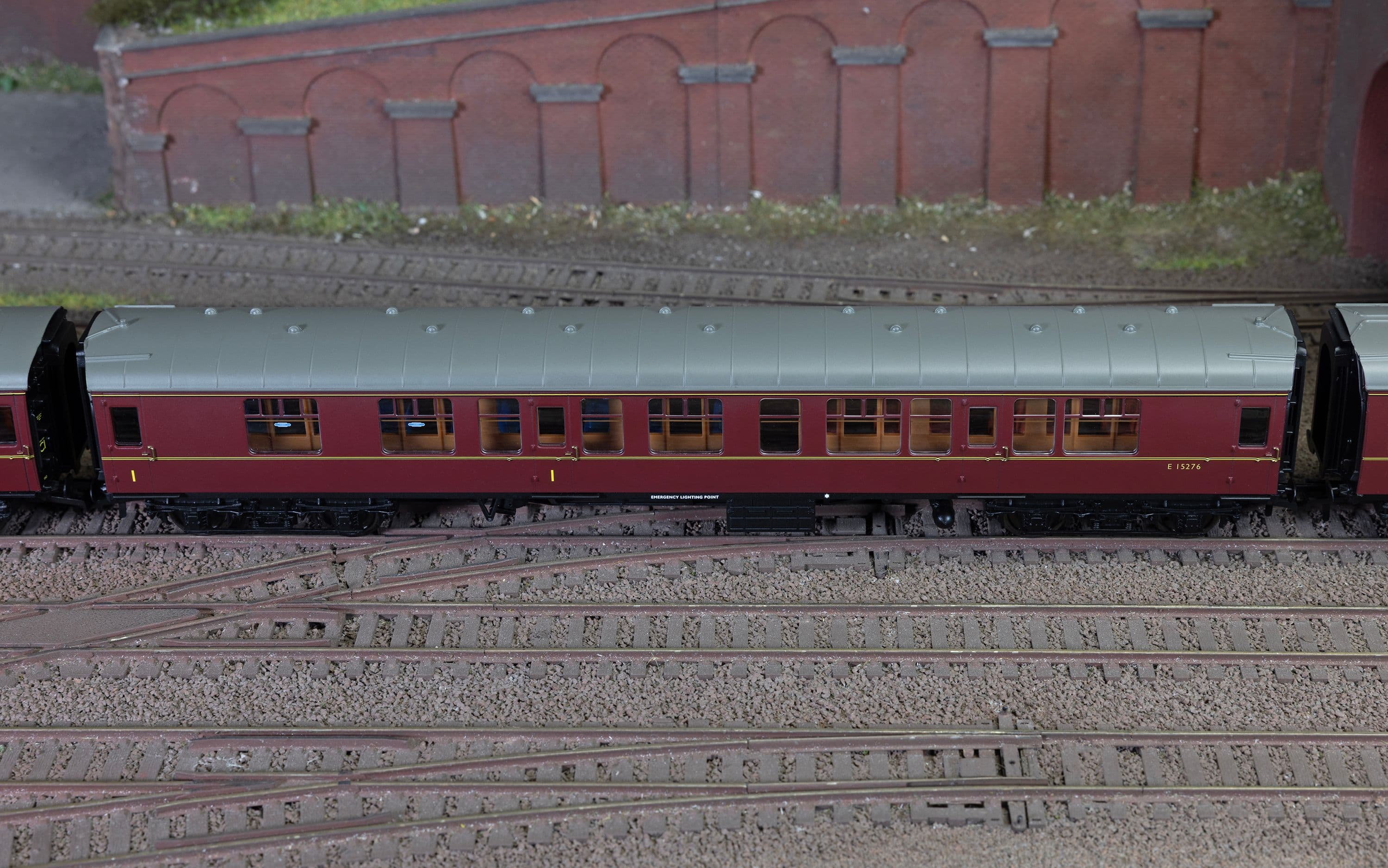 BR - MK1 Corridor - E15276 - Composite Coach