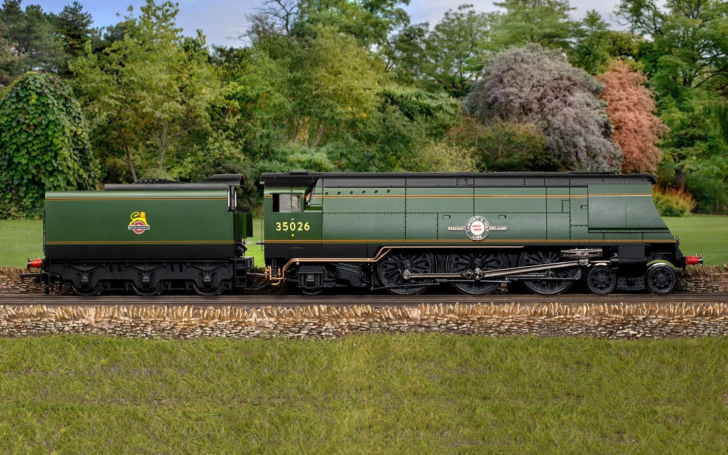 Hornby Dublo: BR, Merchant Navy Class, 4-6-2, 35026 'Lamport &amp; Holt' - Era 4