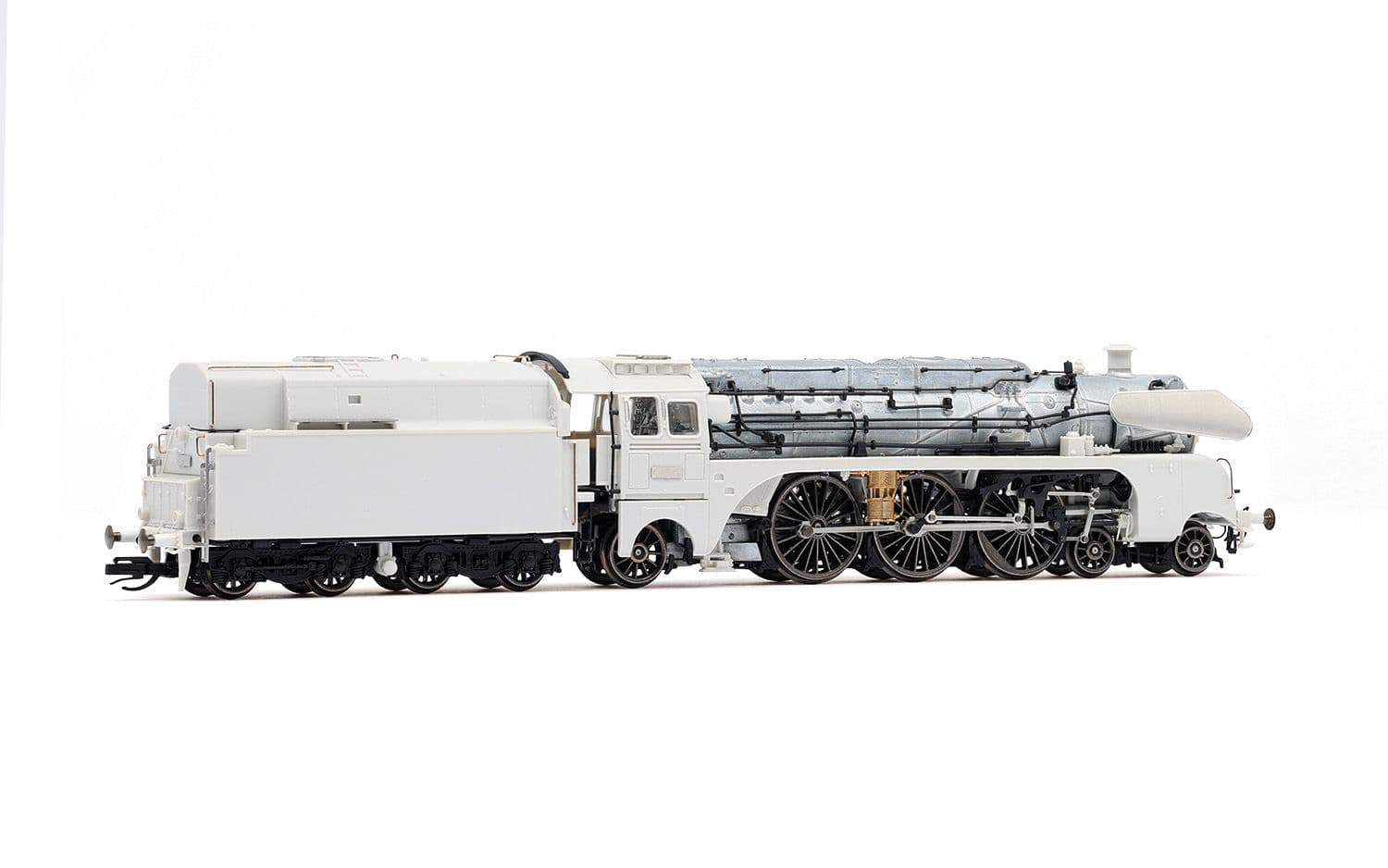 DR, Dampflokomotive 02 0314-1 mit Ölfeuerung, grün mit Zierlinie auf dem Führerhaus