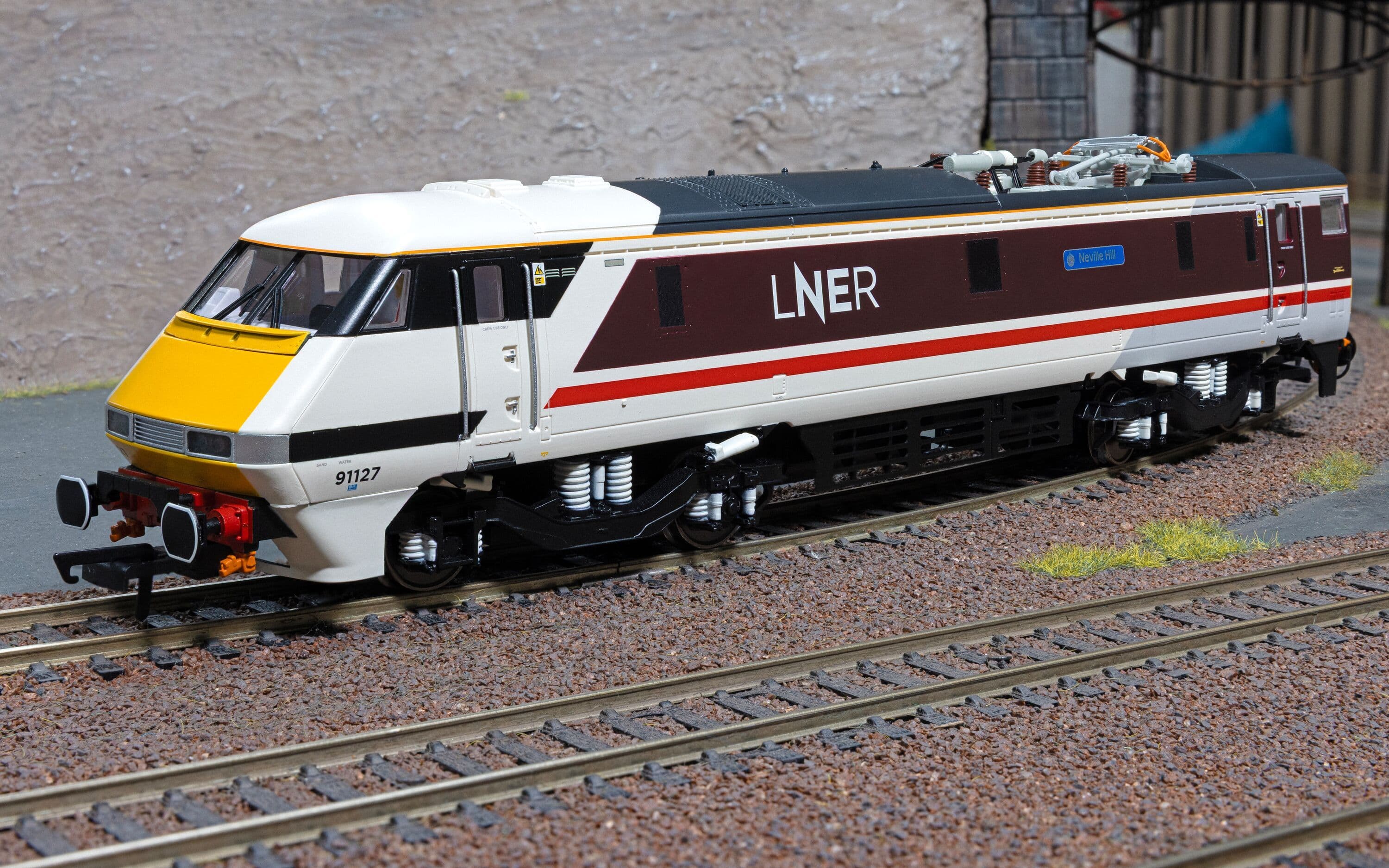 LNER - Class 91 - 91127 'Neville Hill'