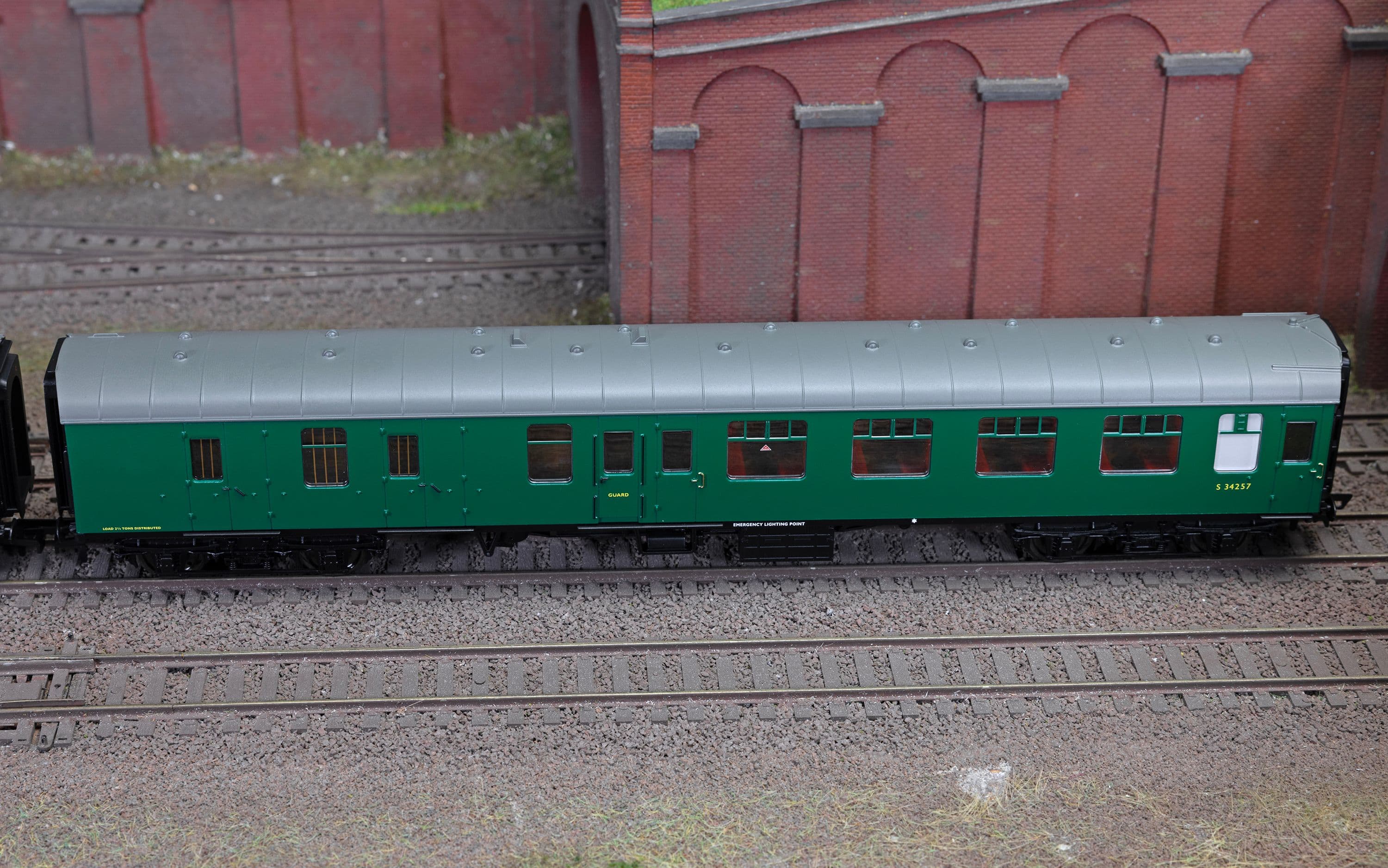 BR - MK1 Corridor - S34257 - Brake Second Coach