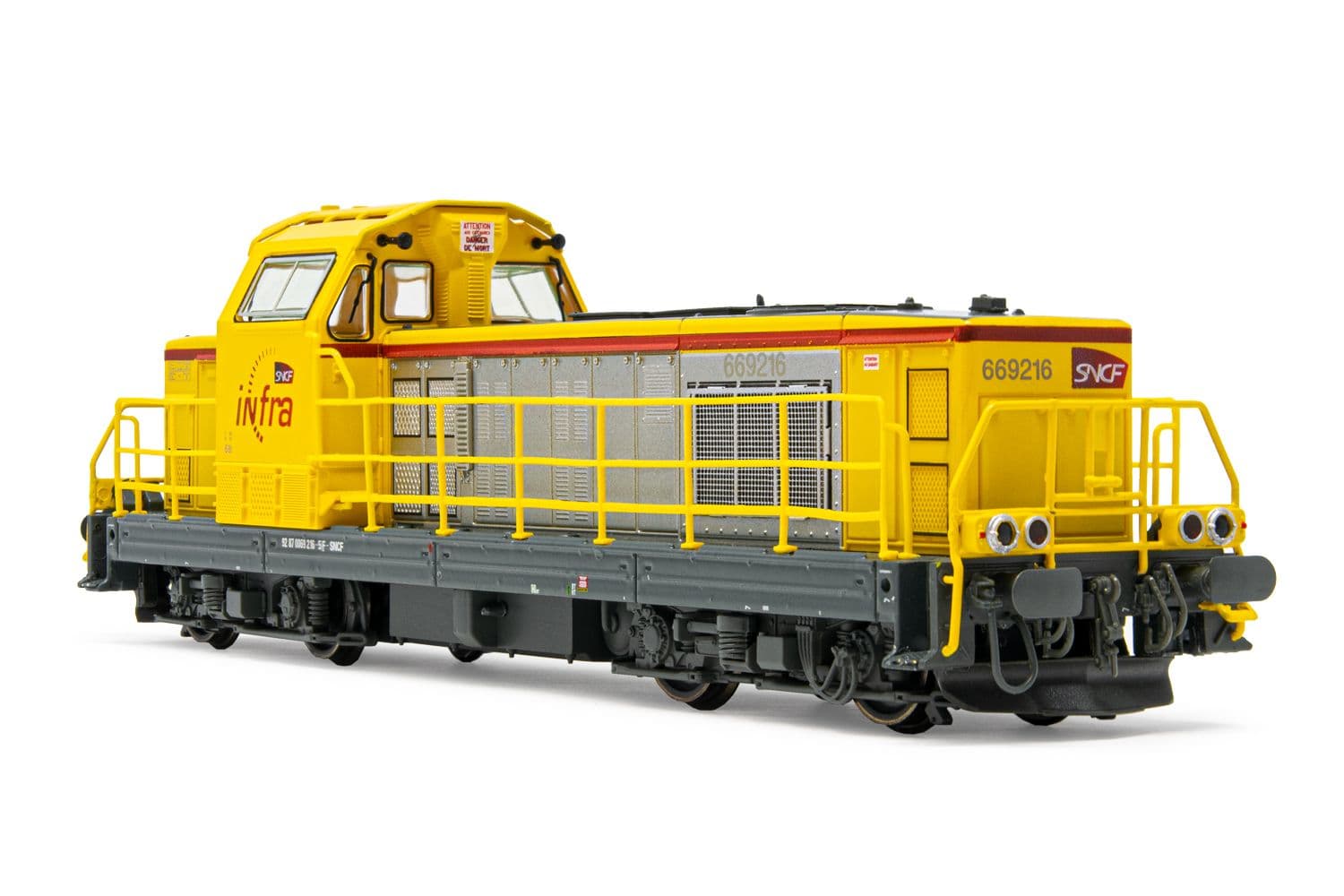 SNCF Infra, locomotive diesel BB 669126, livrée jaune, ép. VI