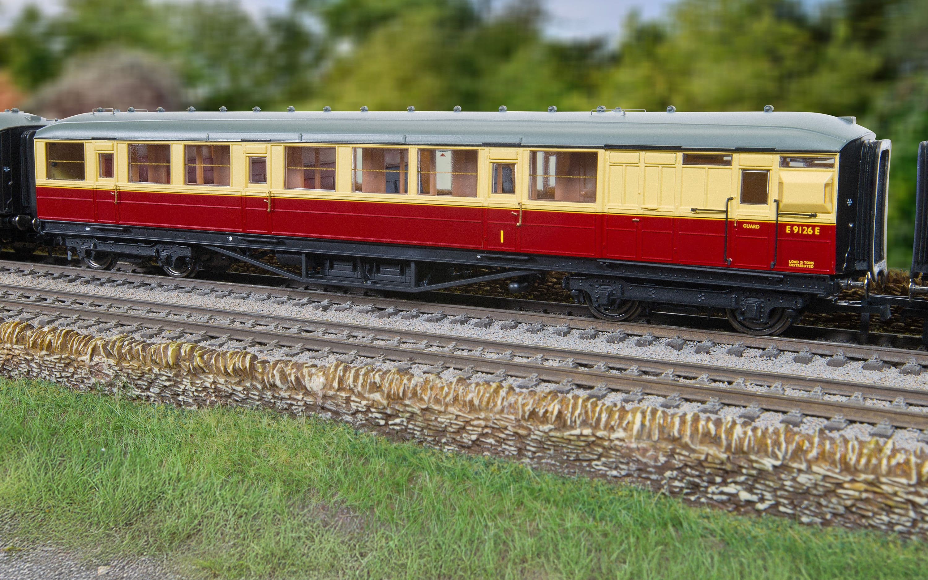 BR - Gresley Corridor - E9126E - Composite Brake - Coach