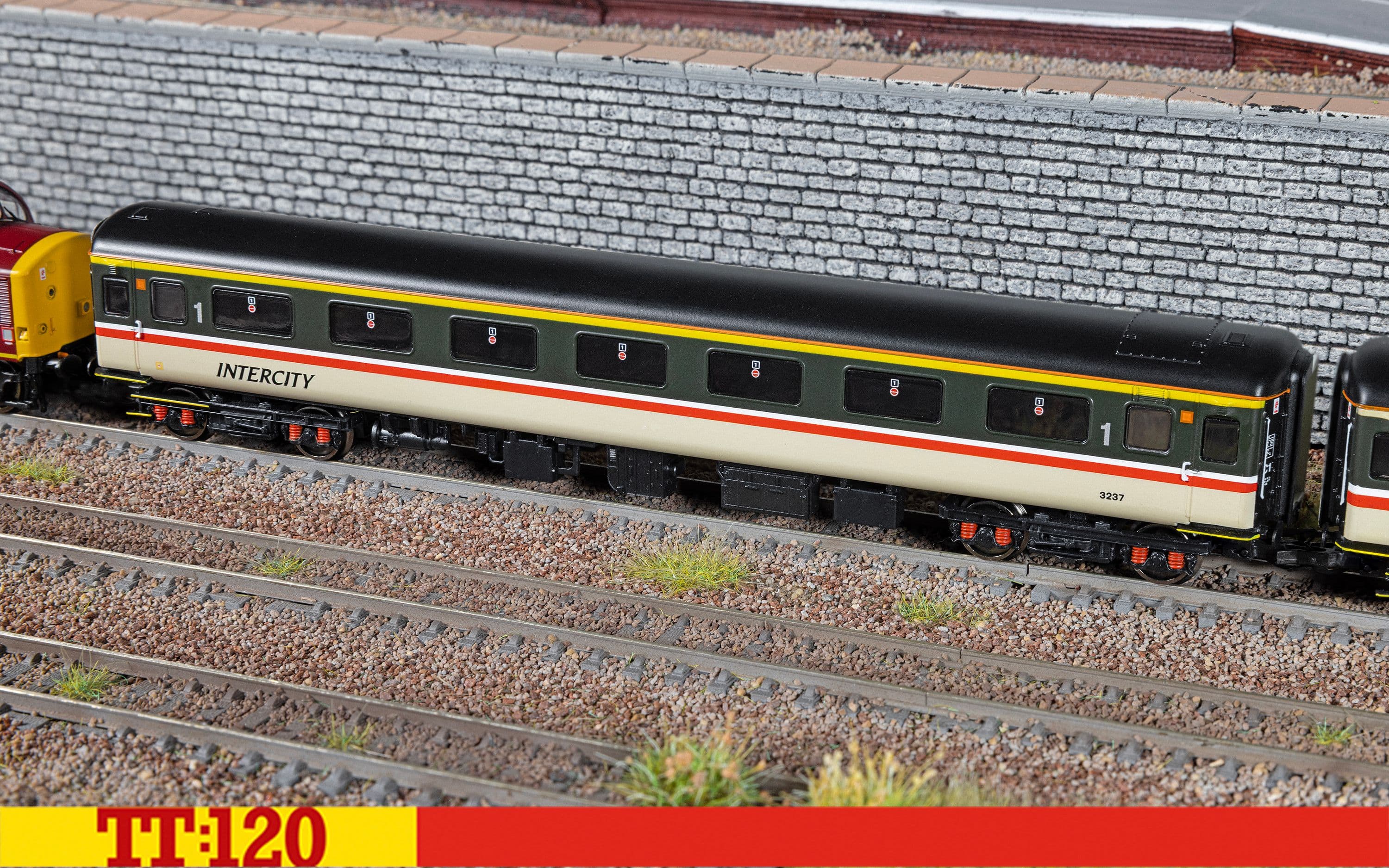 BR Intercity, Mk2E First Open, 3237 - Era 8