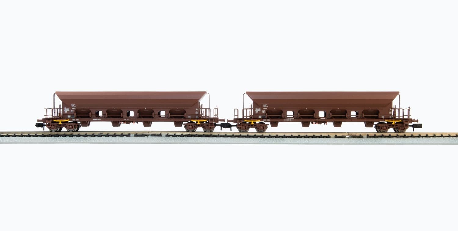 DR, 2-unit set 4-axle hopper wagons Facs, brown livery, loaded with brown coal, period IV
