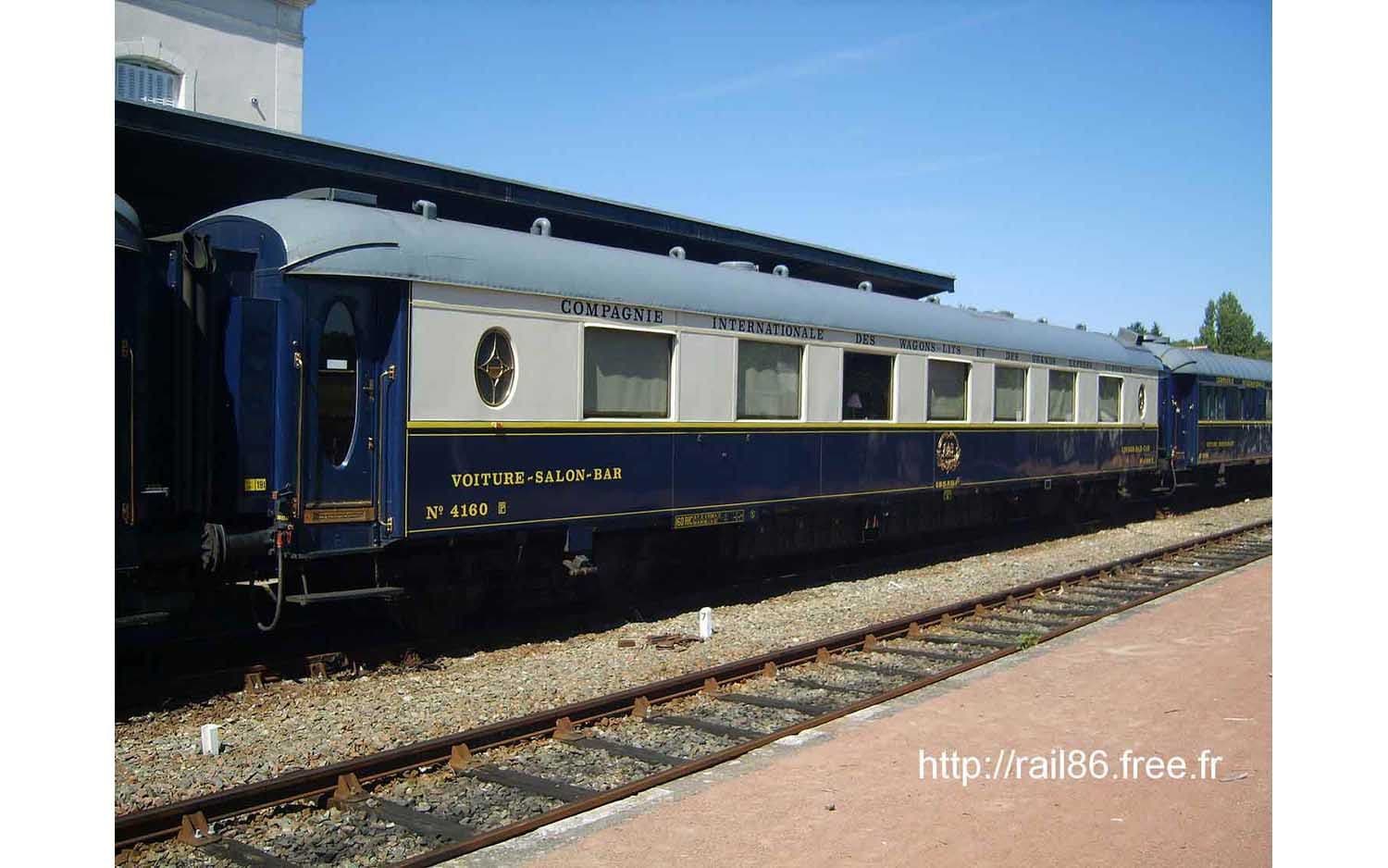 CIWL, 2-unit set of coaches, including 1 x "Côte d'Azur" bar coach n° 4148 and 1 x "Train Bleu" salon coach n° 4160, period V-VI