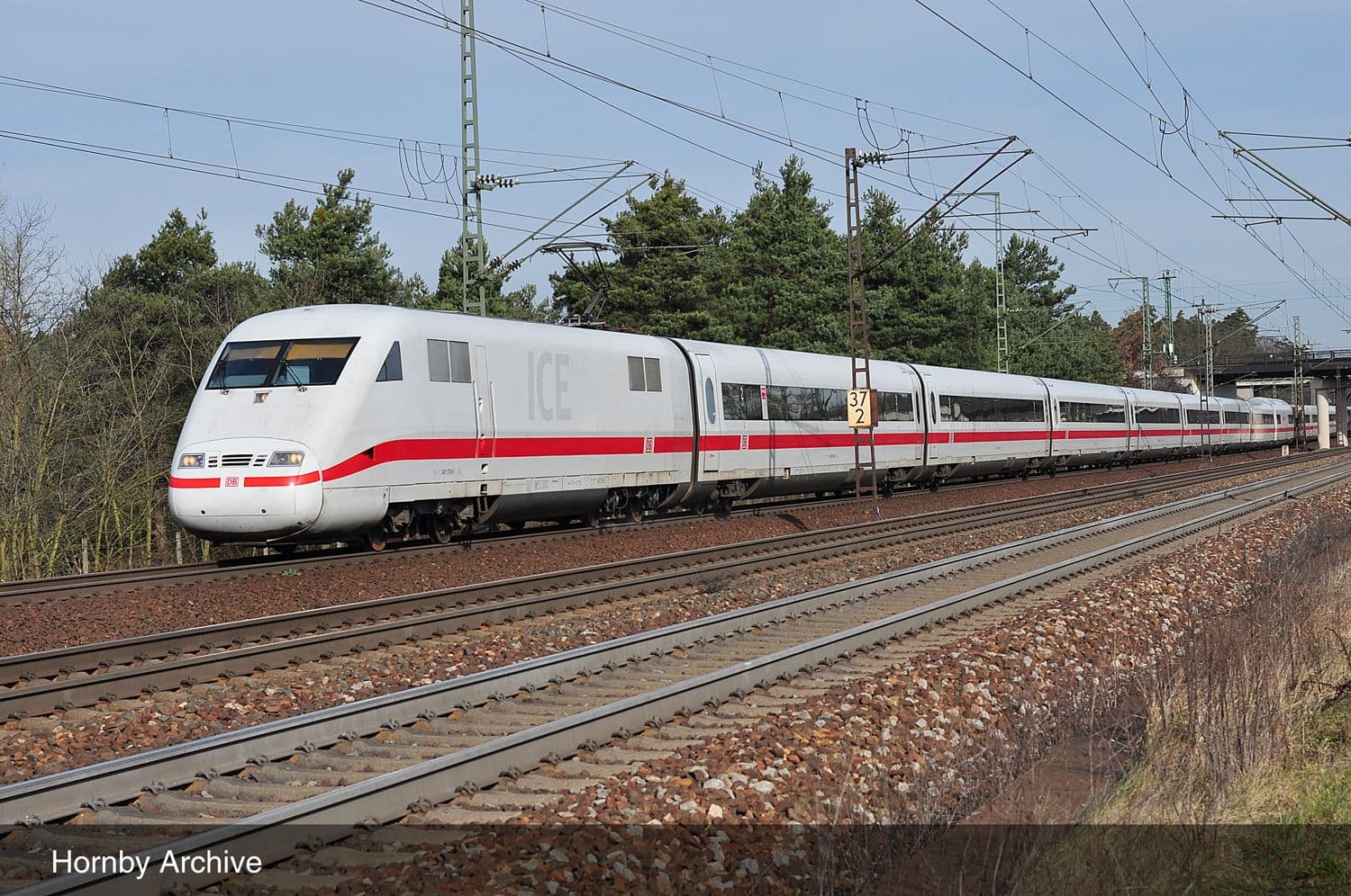 DB AG, set di 3 carrozze aggiuntive ICE 1 BR 401, livrea bianca/rossa, composto da 1 carrozza ristorante e 2 carrozze di 2a classe, Tz 157 "Landshut, ep. VI