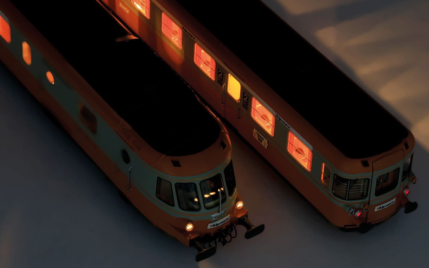 SNCF, autorail diesel RGP I avec remorque, livrée gris béton/orange « Alpazur », ép. IV