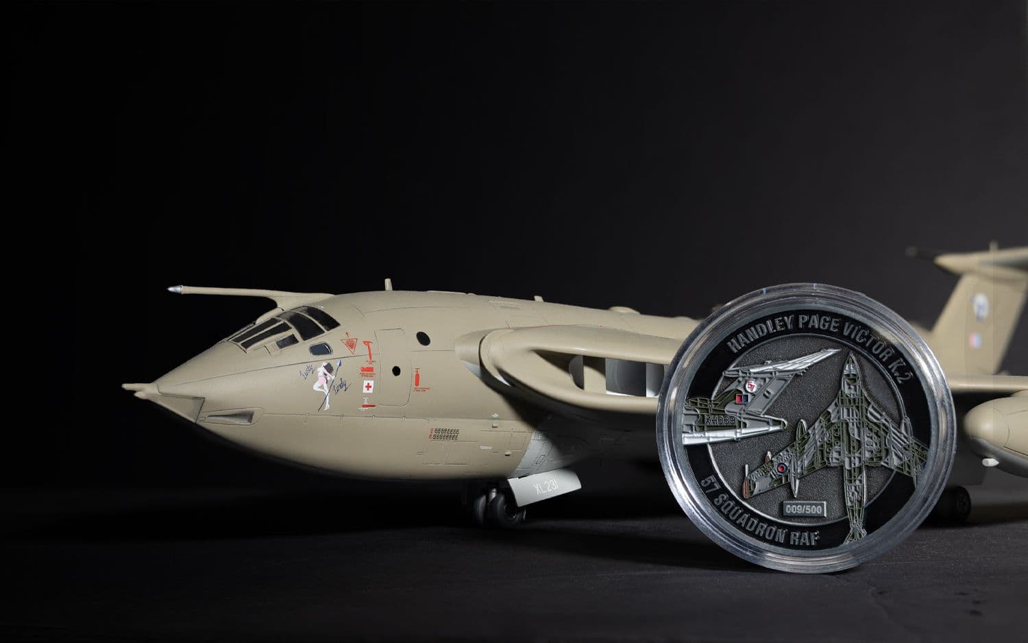 BUNDLEA90 Handley Page Victor K.2/SR.2 + Collectors Coin
