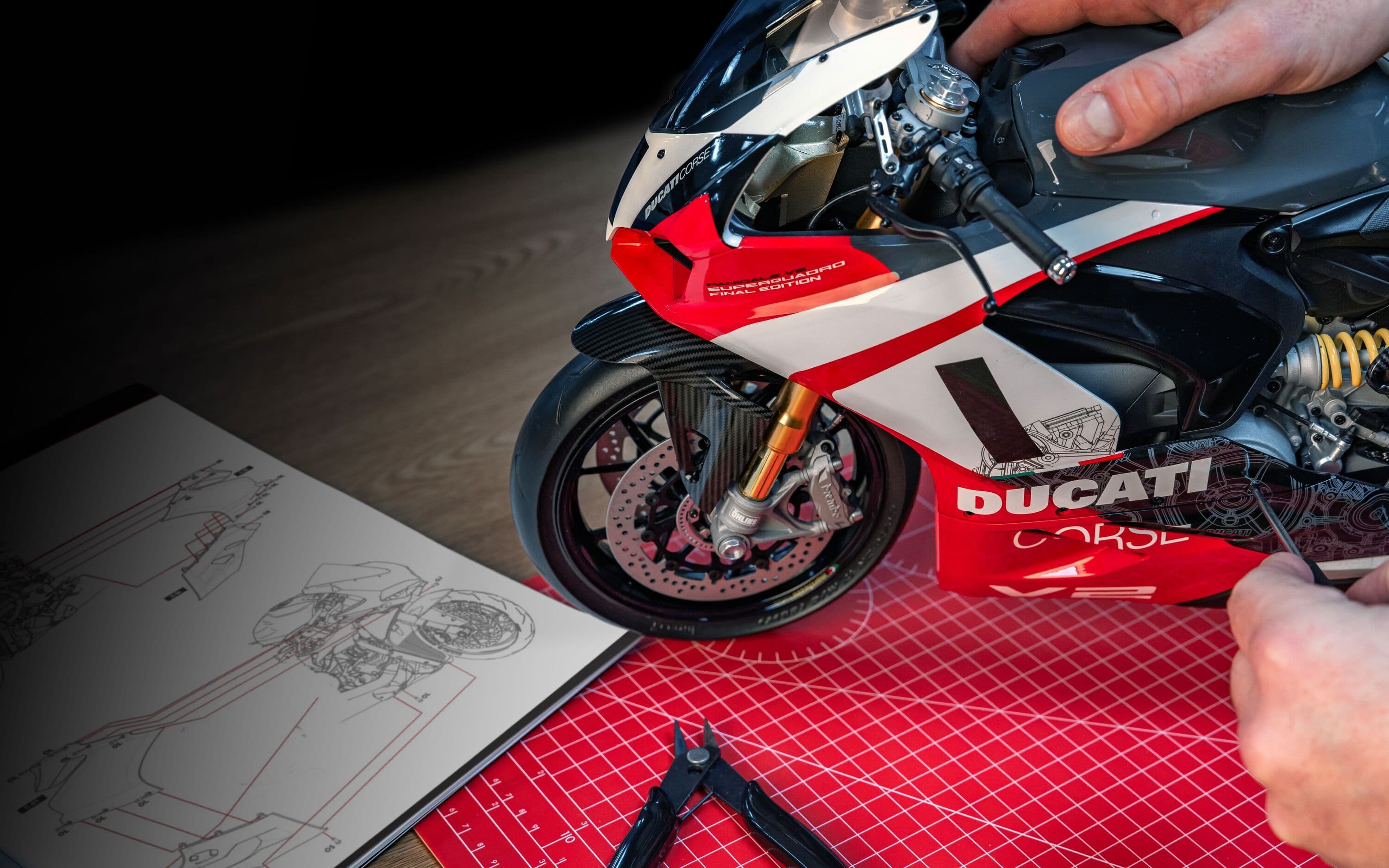 Ducati Panigale - V2 Superquadro Final Edition - 1:4 Scale Kit
