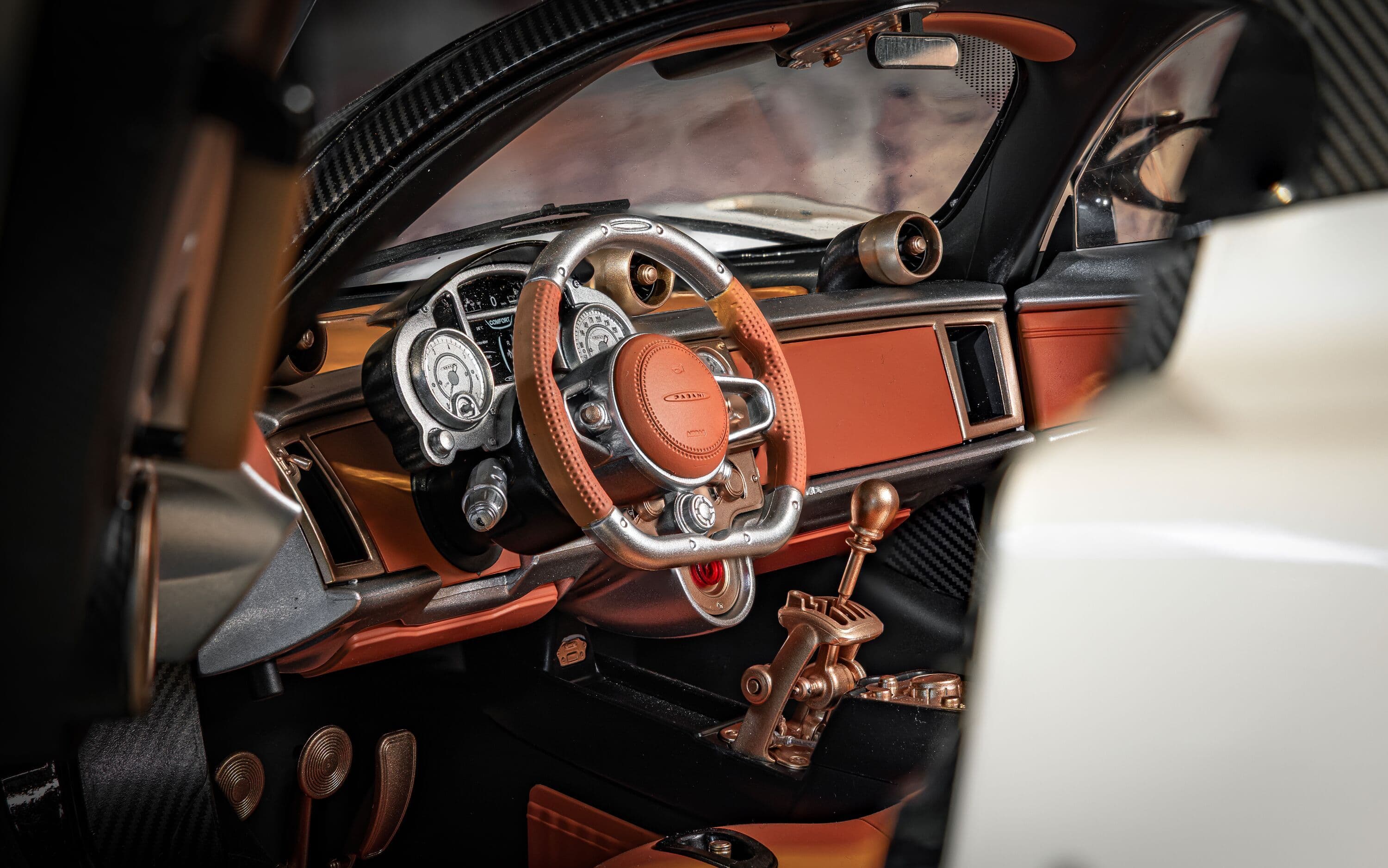 Pagani Utopia Coupé - Bianco Perla - 1:8 Scale Kit