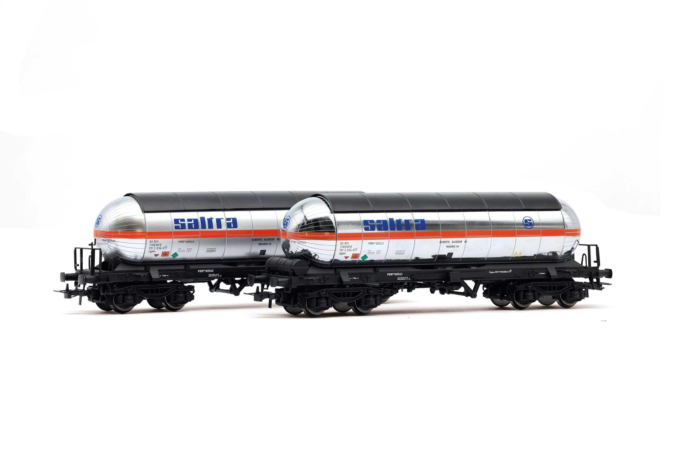 RENFE, 2-unit pack of carbon dioxide tank wagon, "Saltra" silver livery