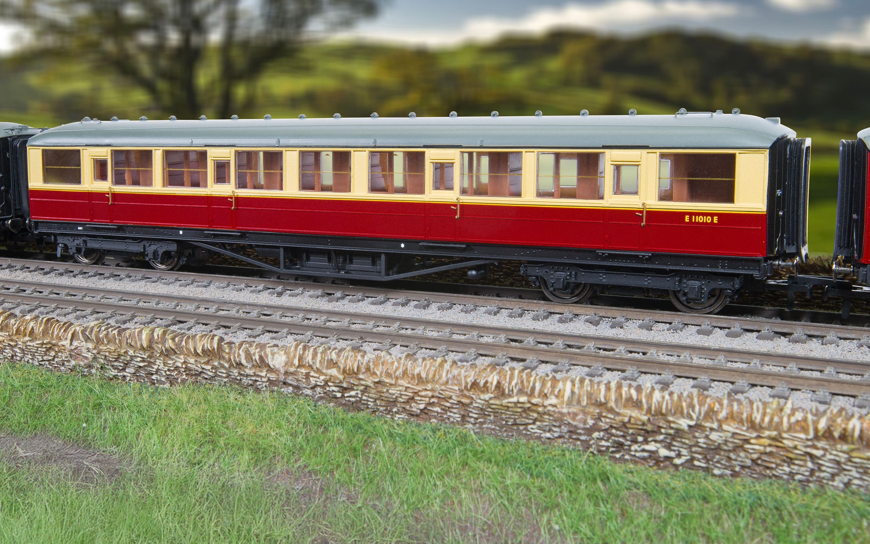 BR - Gresley Corridor - E11010E - Third Class Coach