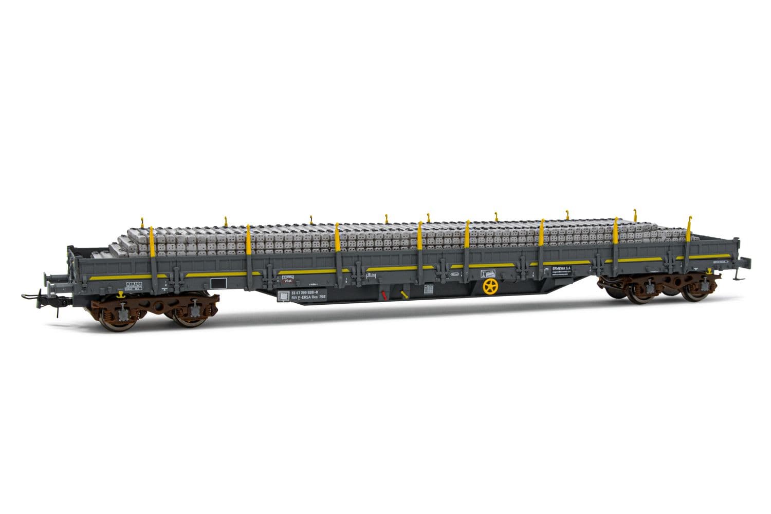 SNCF Infra, 4-axle stake wagon Res, loaded with concrete sleepers, period V