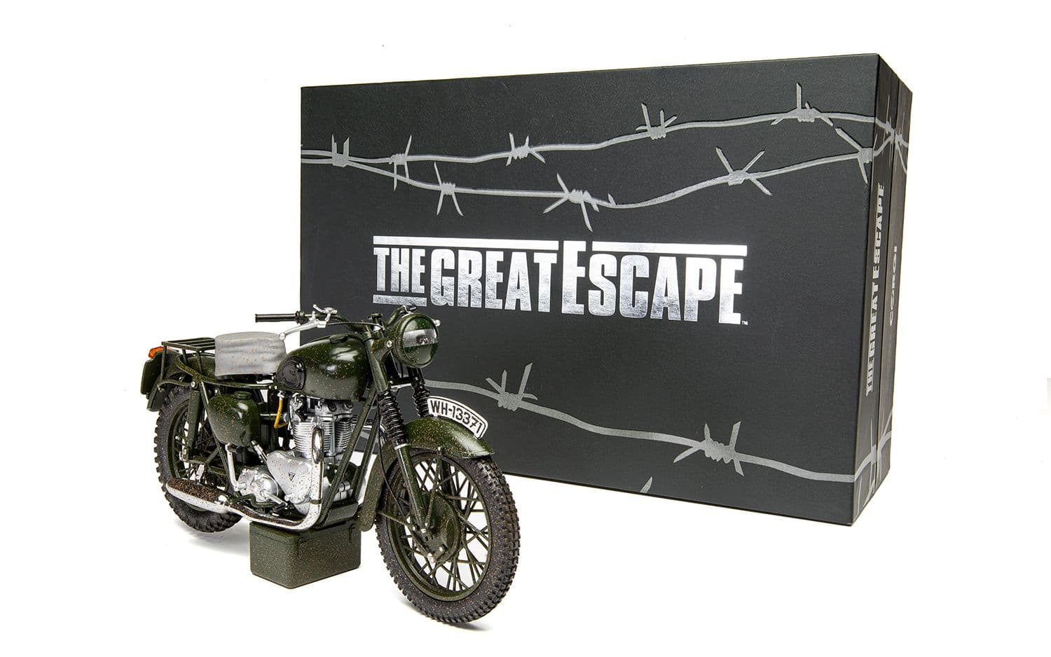 The Great Escape Triumph TR6 Trophy Motorcycle (Weathered) - 1:12 Scale