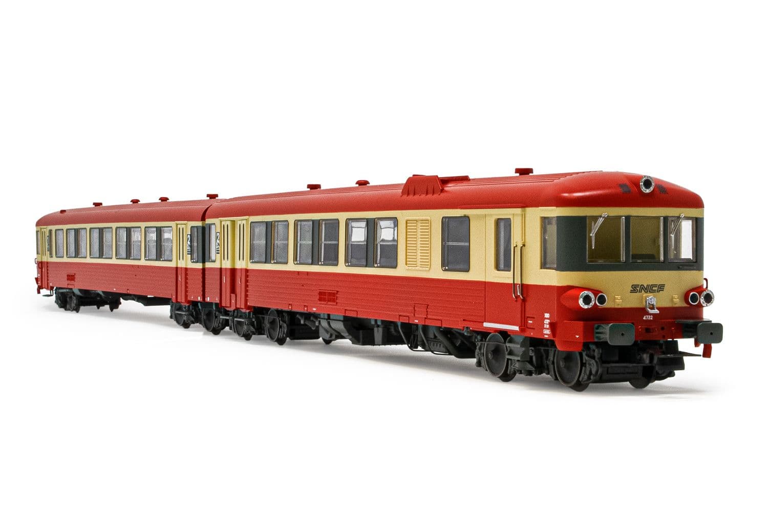SNCF, 2-unit railcar EAD X 4700 (XBD 4732 + XRAB 8729), red and cream livery, period IV