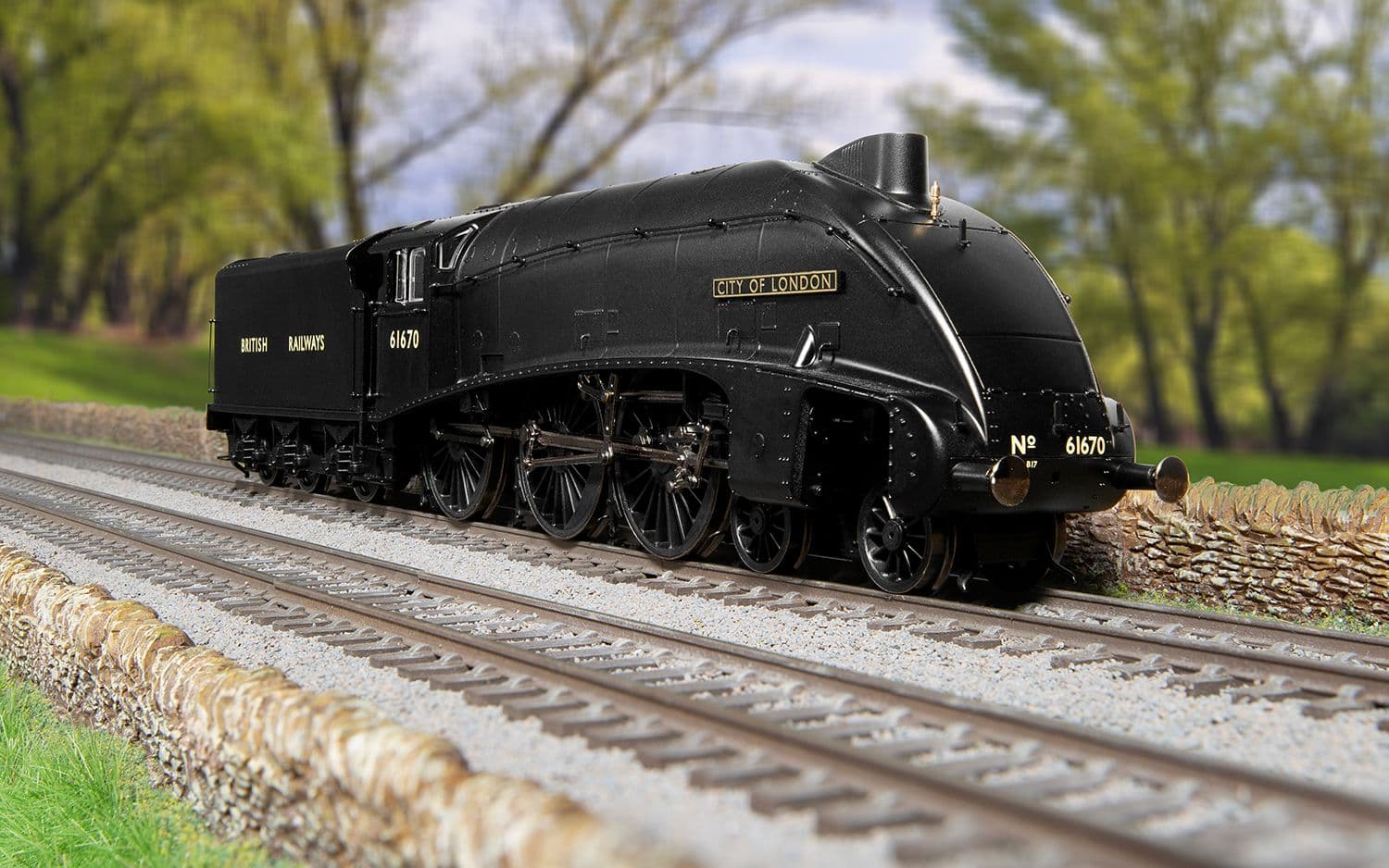 BR, Class B17/5, 4-6-0, 61670 'City of London' - Era 4