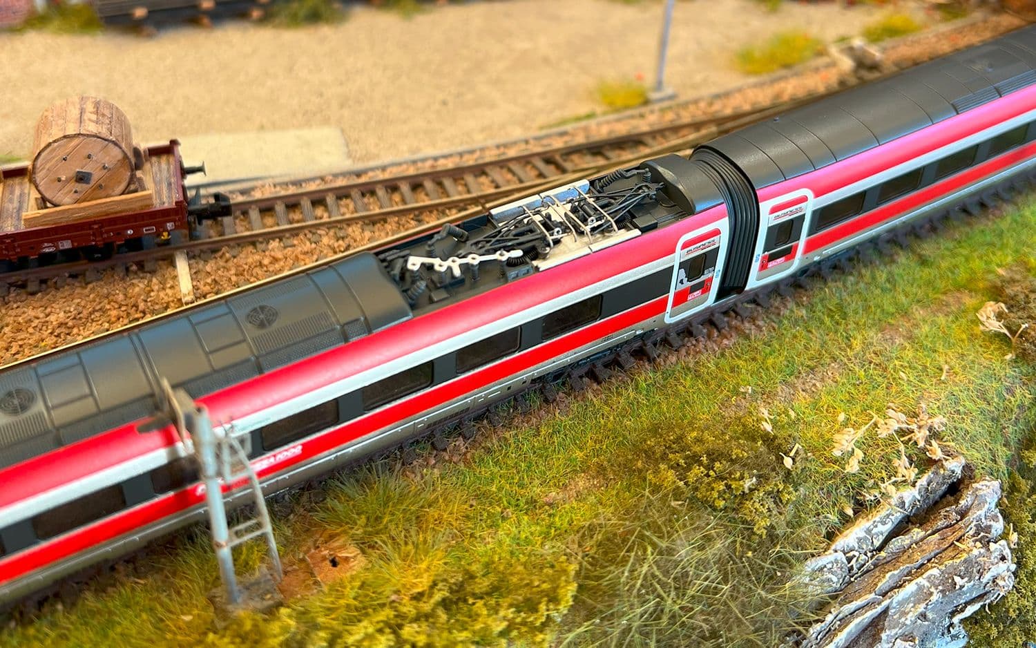 FS Trenitalia, set base di 4 unità del treno ad alta velocità "Frecciarossa 1000", livrea pubblicitaria "Le plaisir d'un voyage nouveau", ep. VI, con decoder sonoro