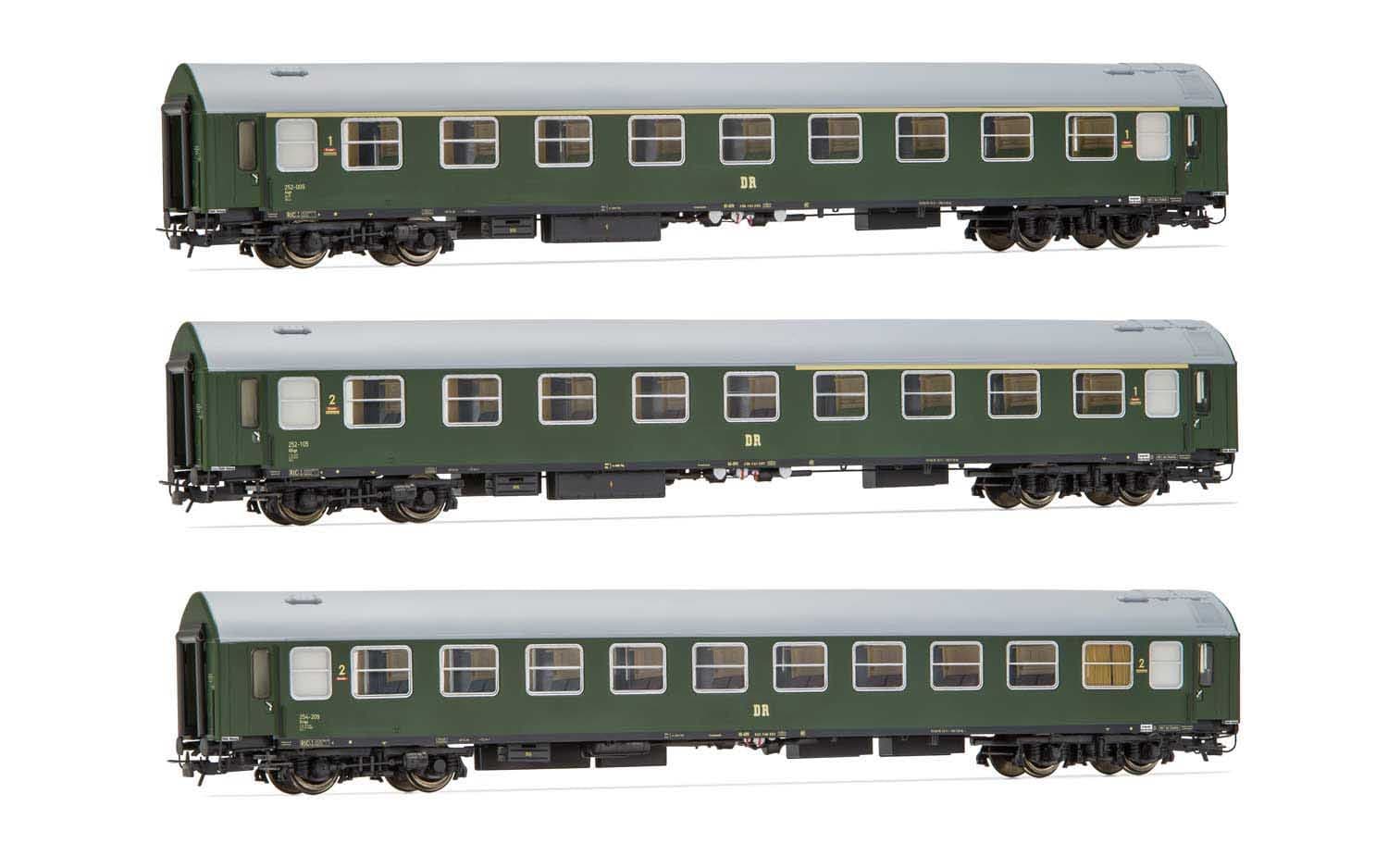 DR, 3-unit set of coaches, green livery, including 1 x 1st class coach, 1 x 1st/2nd class coach and 1 x sleeperette coach, period III. Suitable AC wheelsets for this item: HC6104 (11,50 x 24.00 mm)