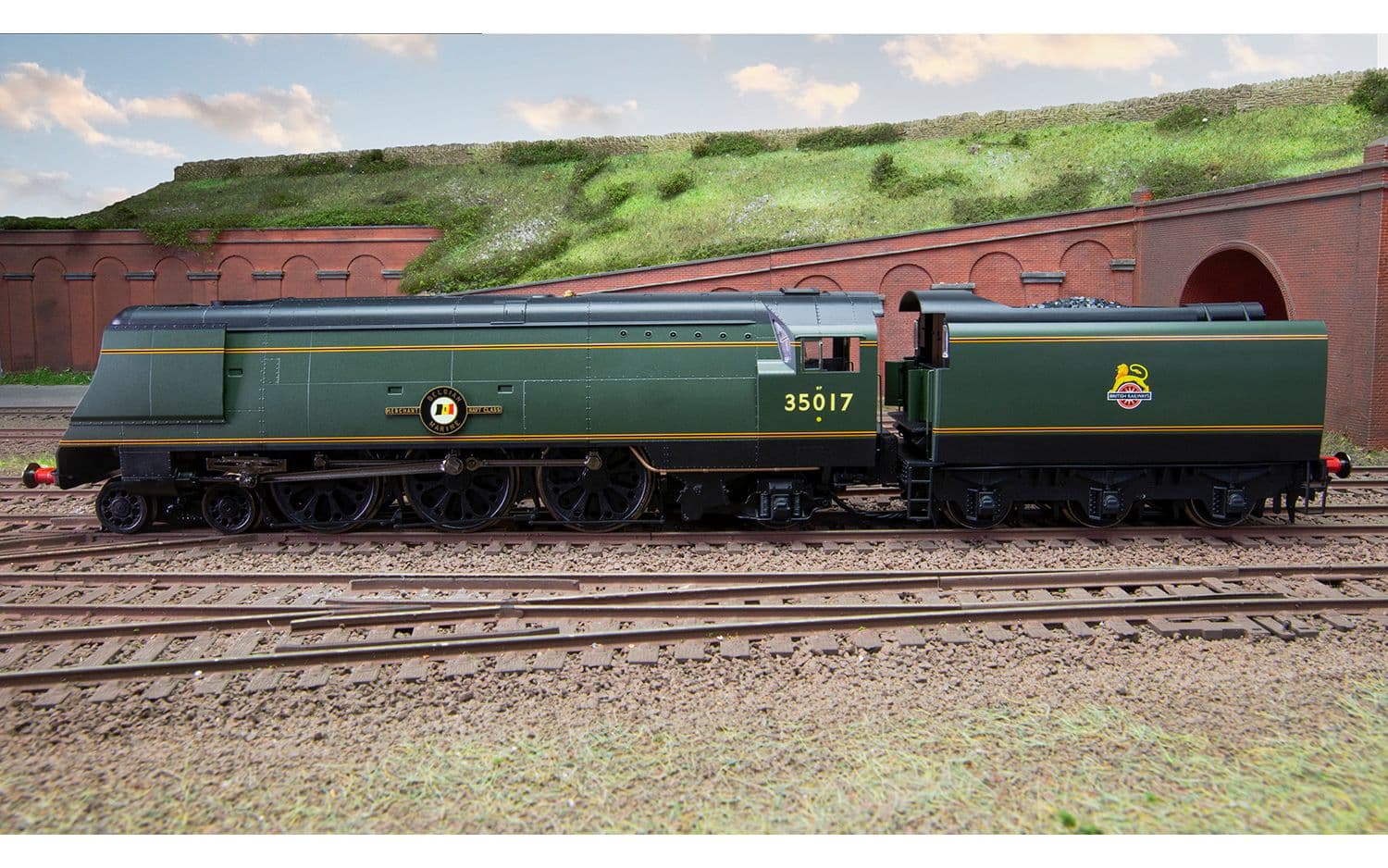 BR, Merchant Navy Class, 4-6-2, 35017 'Belgian Marine' - Era 4