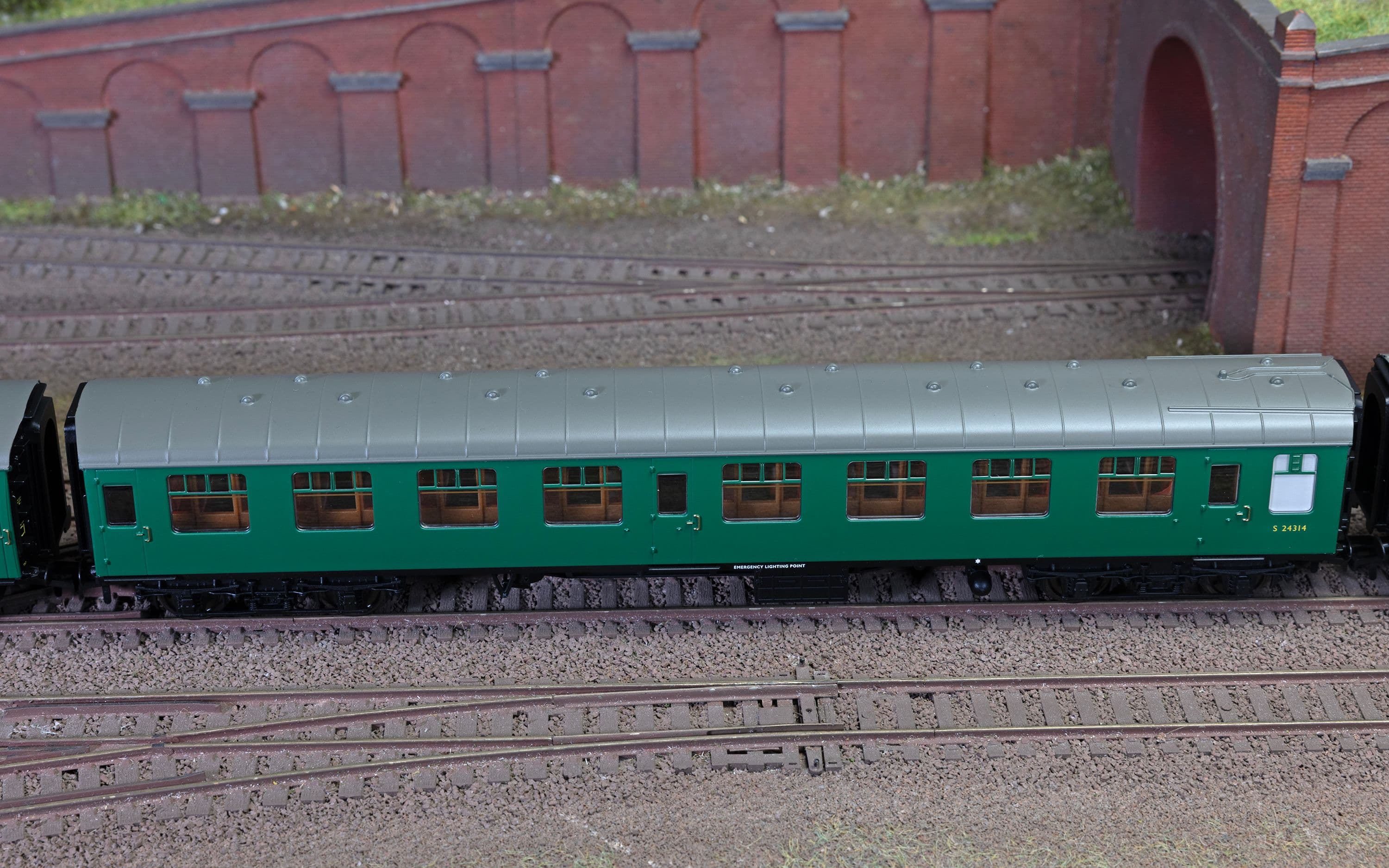 BR - MK1 Corridor - S24314 - Second Class Coach
