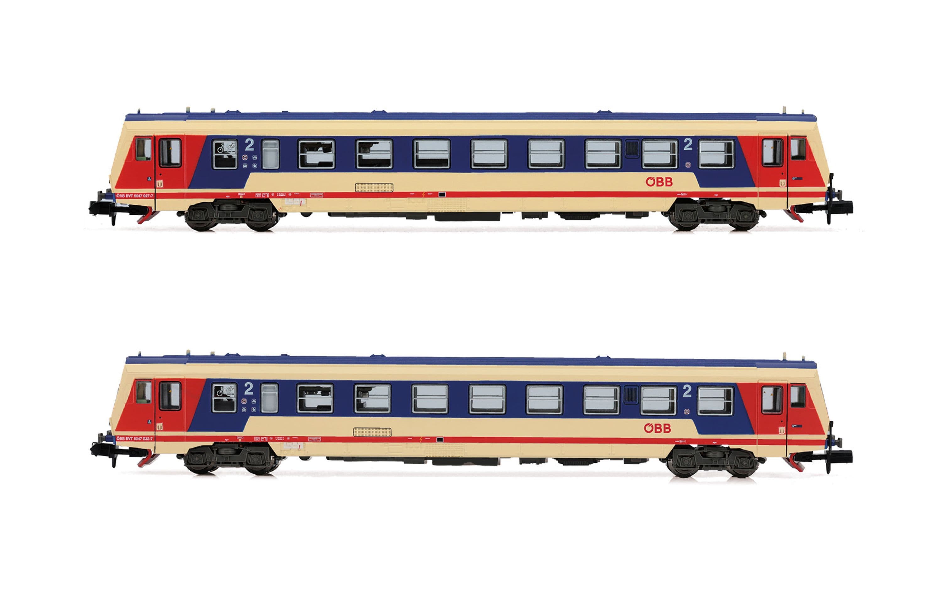 ÖBB, 2-tlg. Dieseltriebwagen Reihe 5047 (motorisiert + Dummy) in rot/blau/beiger Lackierung, mit neuem „ÖBB"-Logo, Ep. IV-V