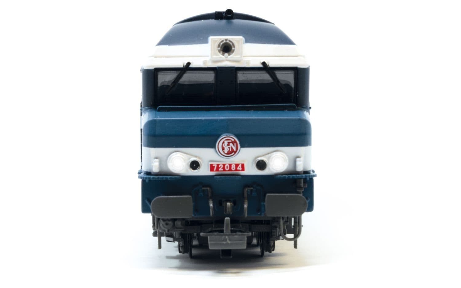 SNCF, locomotive diesel CC à 6 essieux 72084, livrée bleue avec logo « Carmillon », ép. V