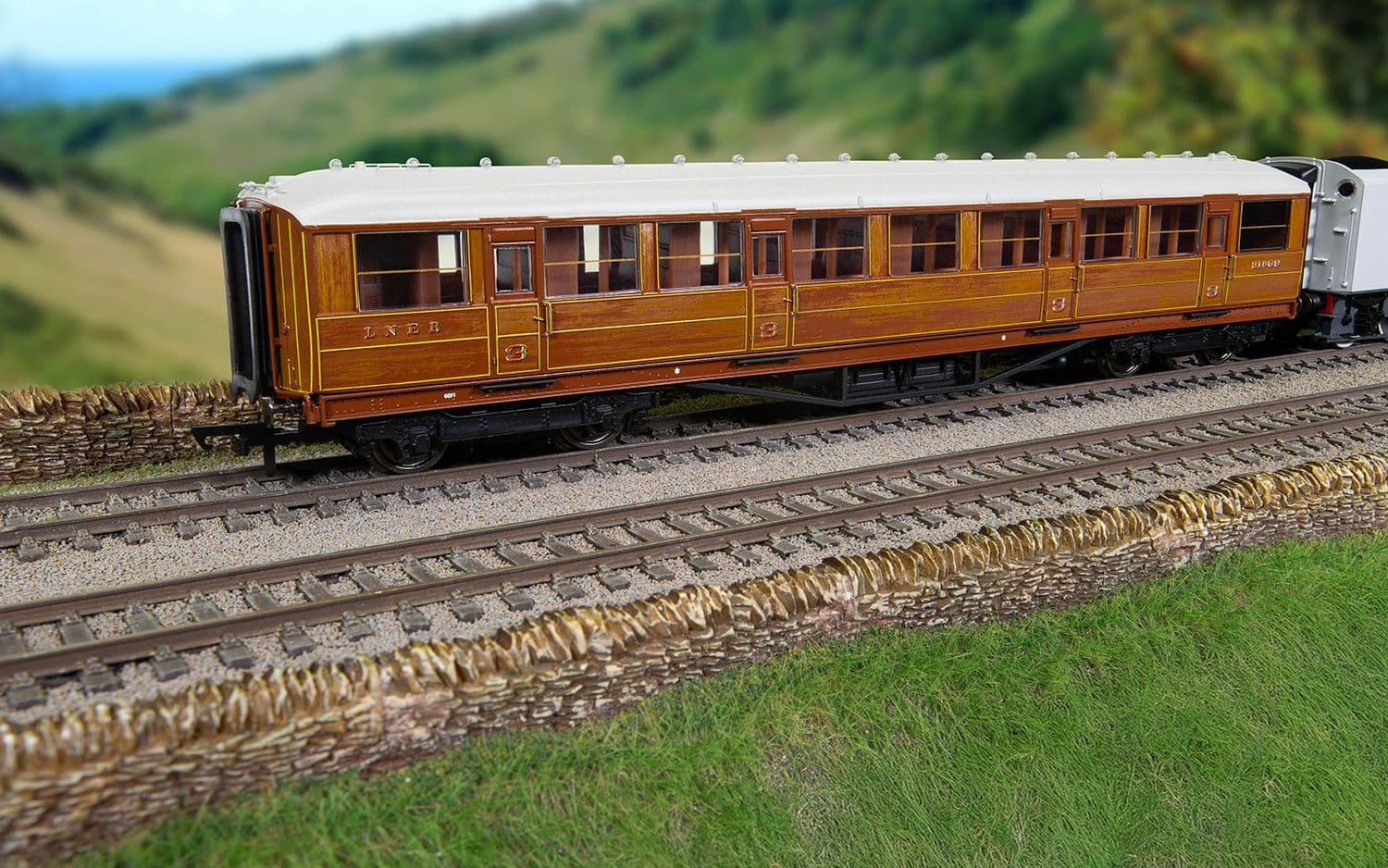 LNER - Gresley Corridor - 31869 - Third Class Coach