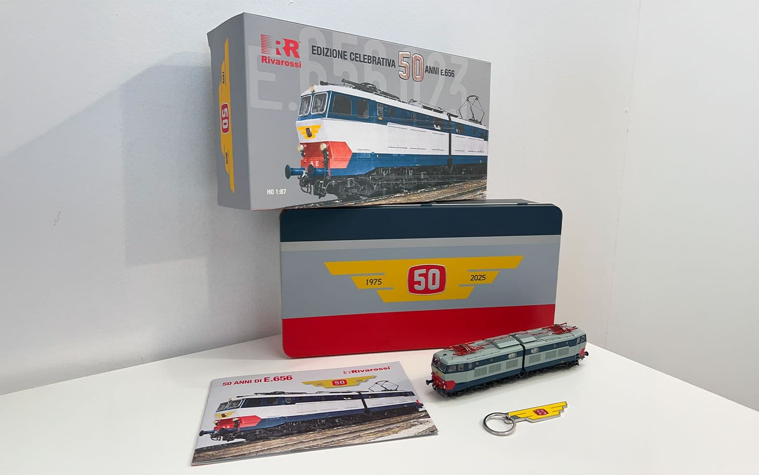 FS, locomotiva elettrica E.656 023 1a serie, stato di origine, 50° anniversario della consegna della 1° unità (1975), ep. IV, con decoder sonoro BLE