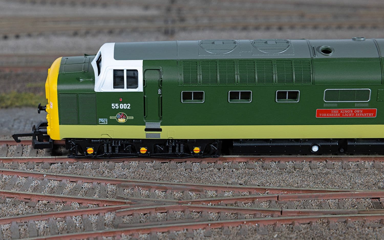 RailRoad: Class 55 (Deltic) - BR - 55002 'The Kings own Yorkshire Light Infantry' (DCC Sound Fitted)
