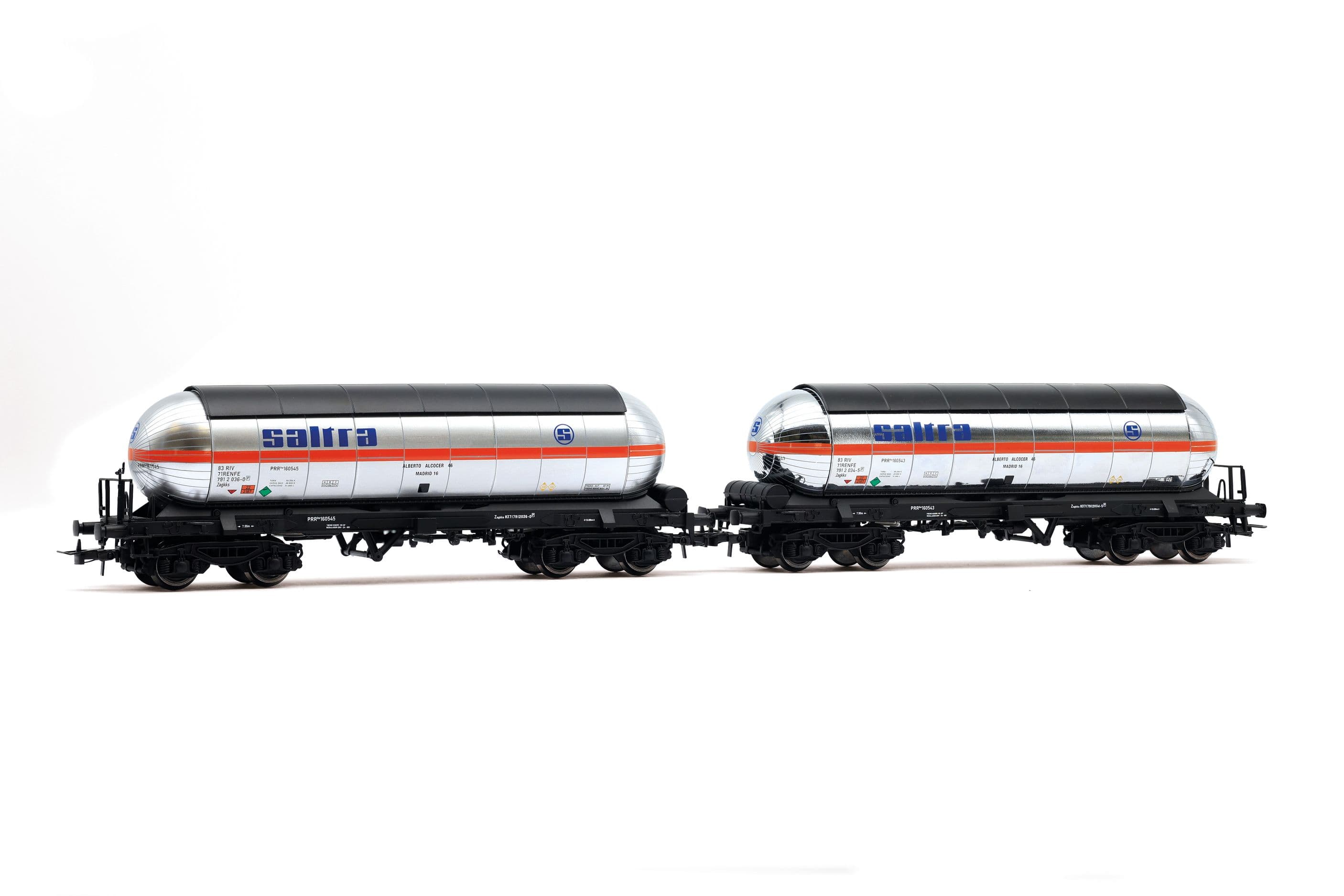 RENFE, 2-unit pack of carbon dioxide tank wagon, "Saltra" silver livery