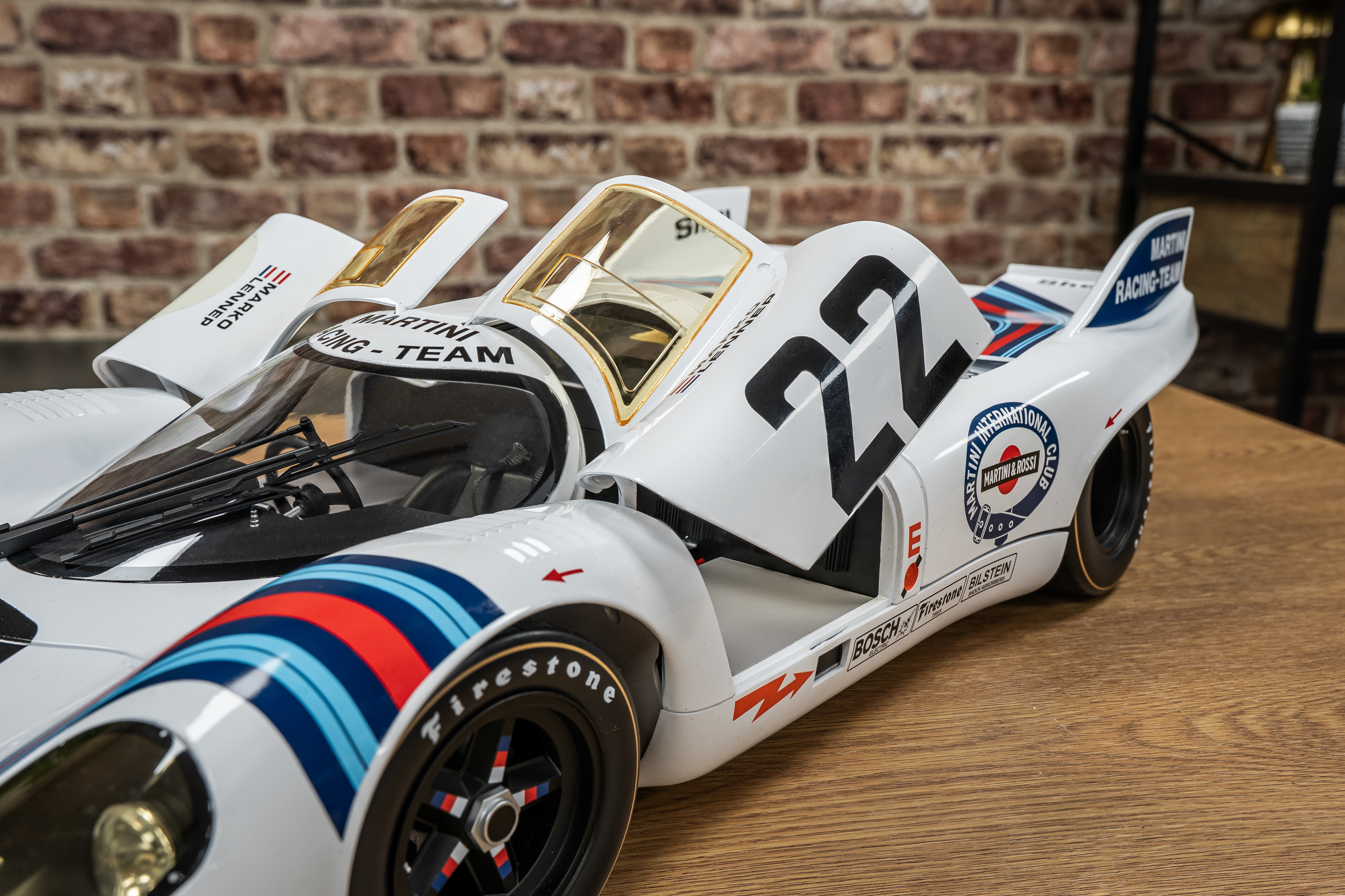 A closer look at the Pocher Porsche 917KH MARTINI :: Hornby Hobbies