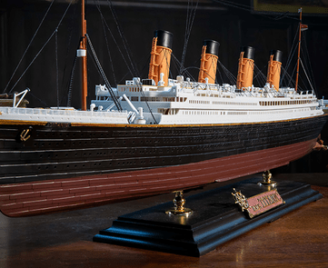 A50146A RMS Titanic Gift Set 1:400