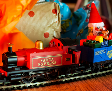 Hornby hobbie santa express top train set