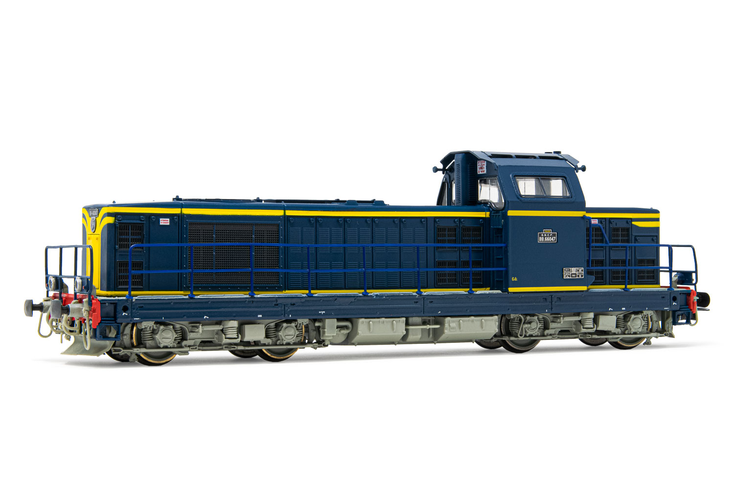 Locomotive diesel 040 DE 577, SNCF, livrée verte et bandes oranges - R37 HO41102DS - dépôt