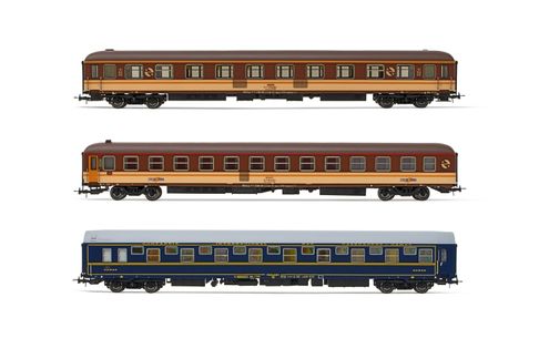 RENFE, set de 3 coches «Media Luna», compuesto de 1 coche camas T2 en decoración azul, 1 coche de primera clase 12100 en decoración «Estrella» y 1 coche camas 7100 en decoración «Estrella», ép. IV
