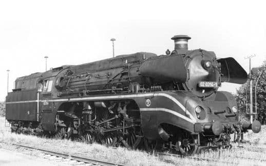 DR, steam locomotive 02 0314-1, oil fired, green livery with decor line on drivers cabin
